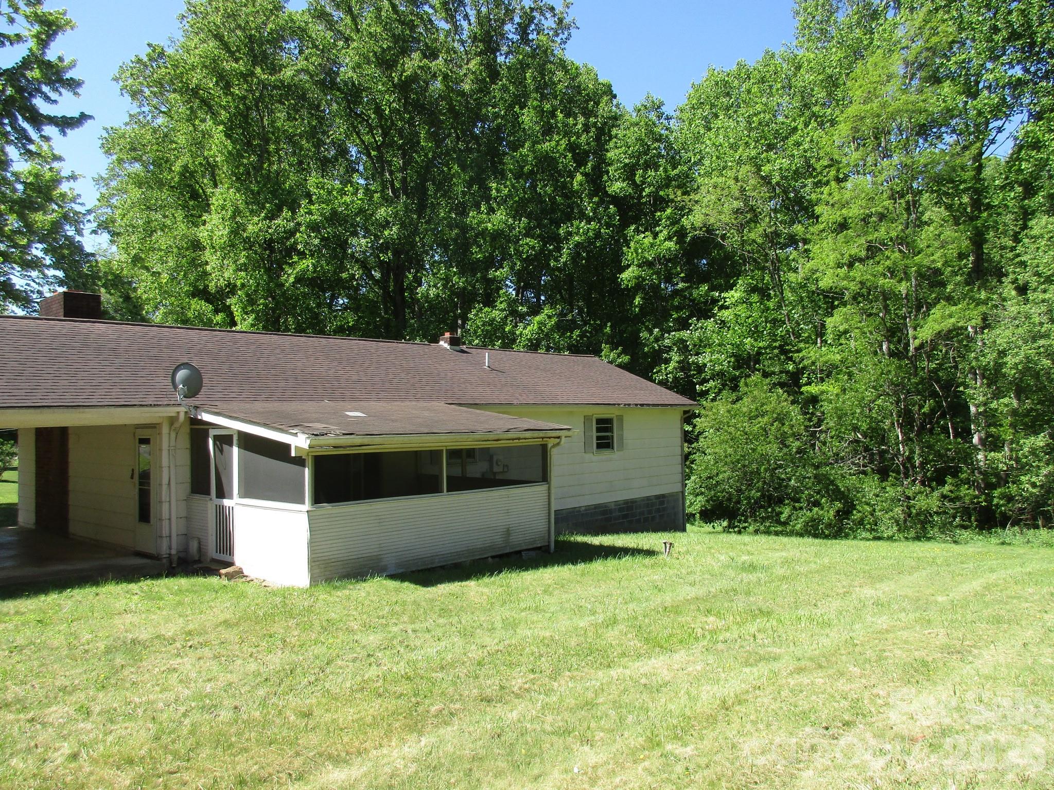 225 Davis Road — Crumpler