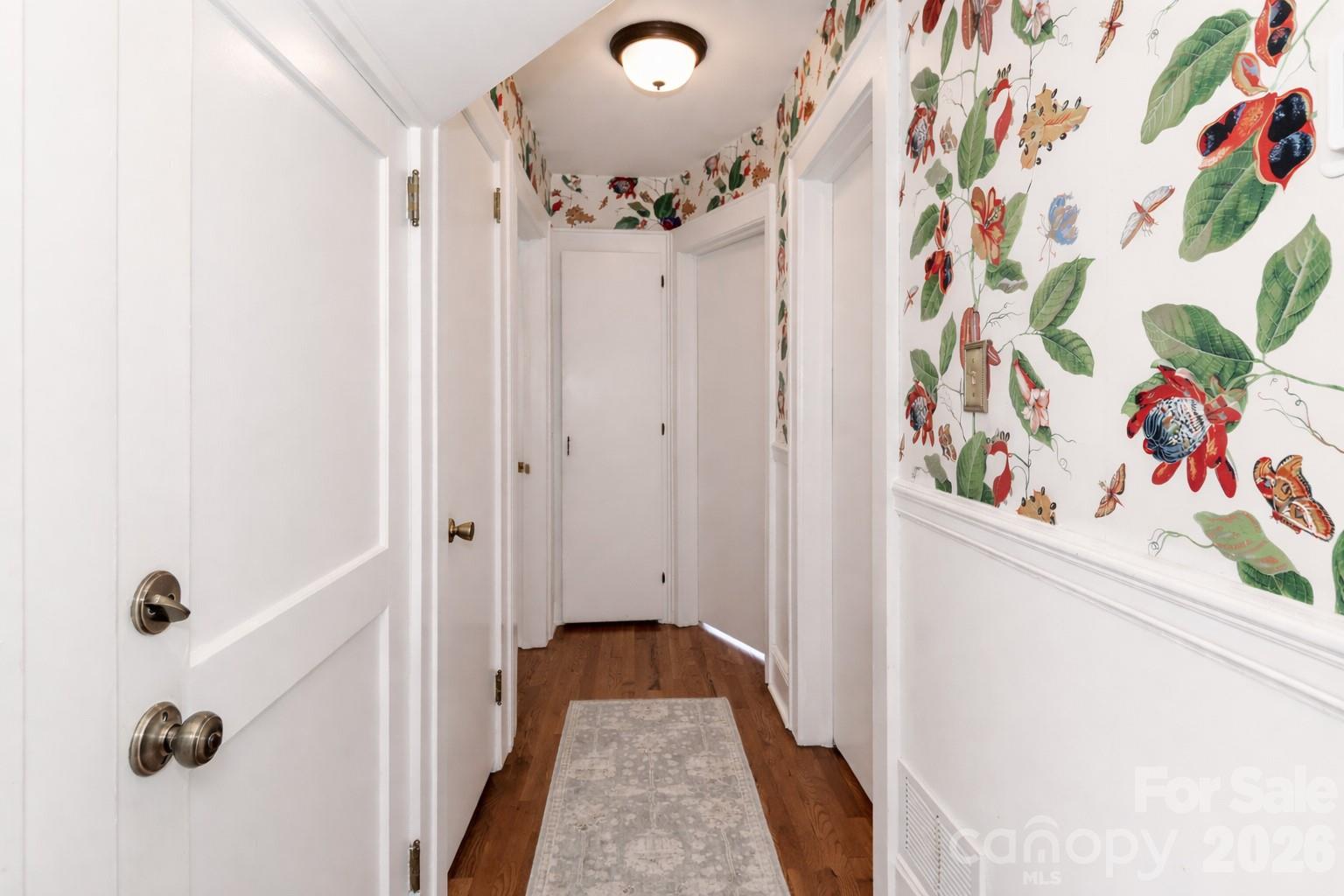 216 31st Avenue NW — Hickory