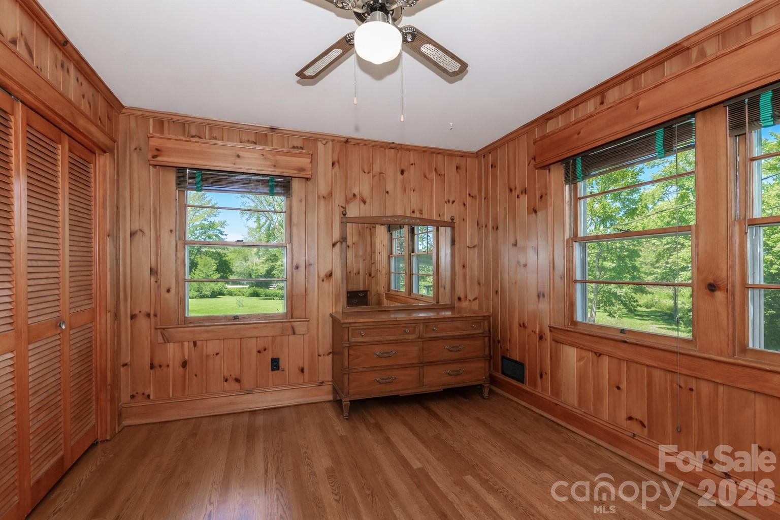 216 31st Avenue NW — Hickory