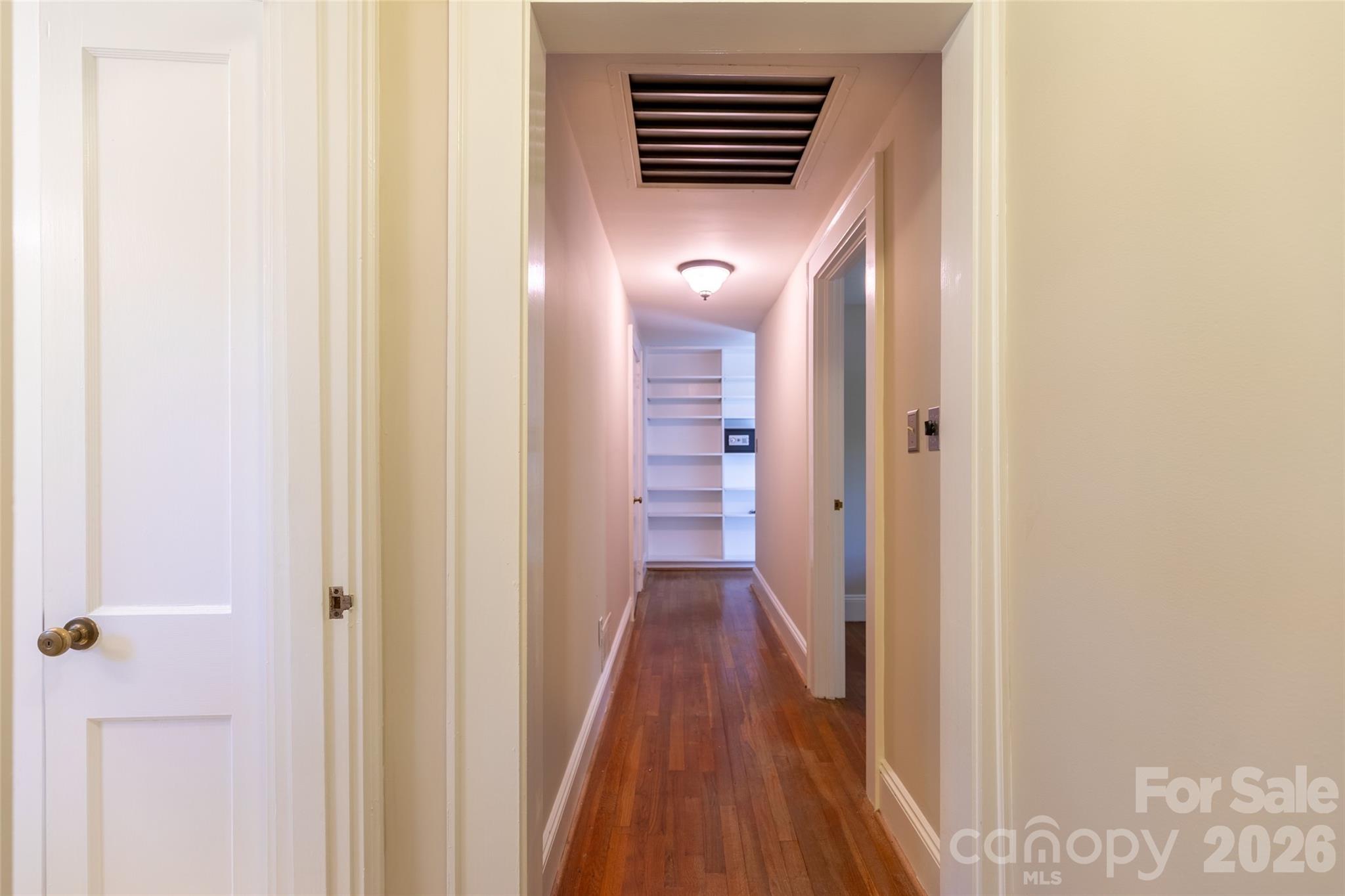 216 31st Avenue NW — Hickory