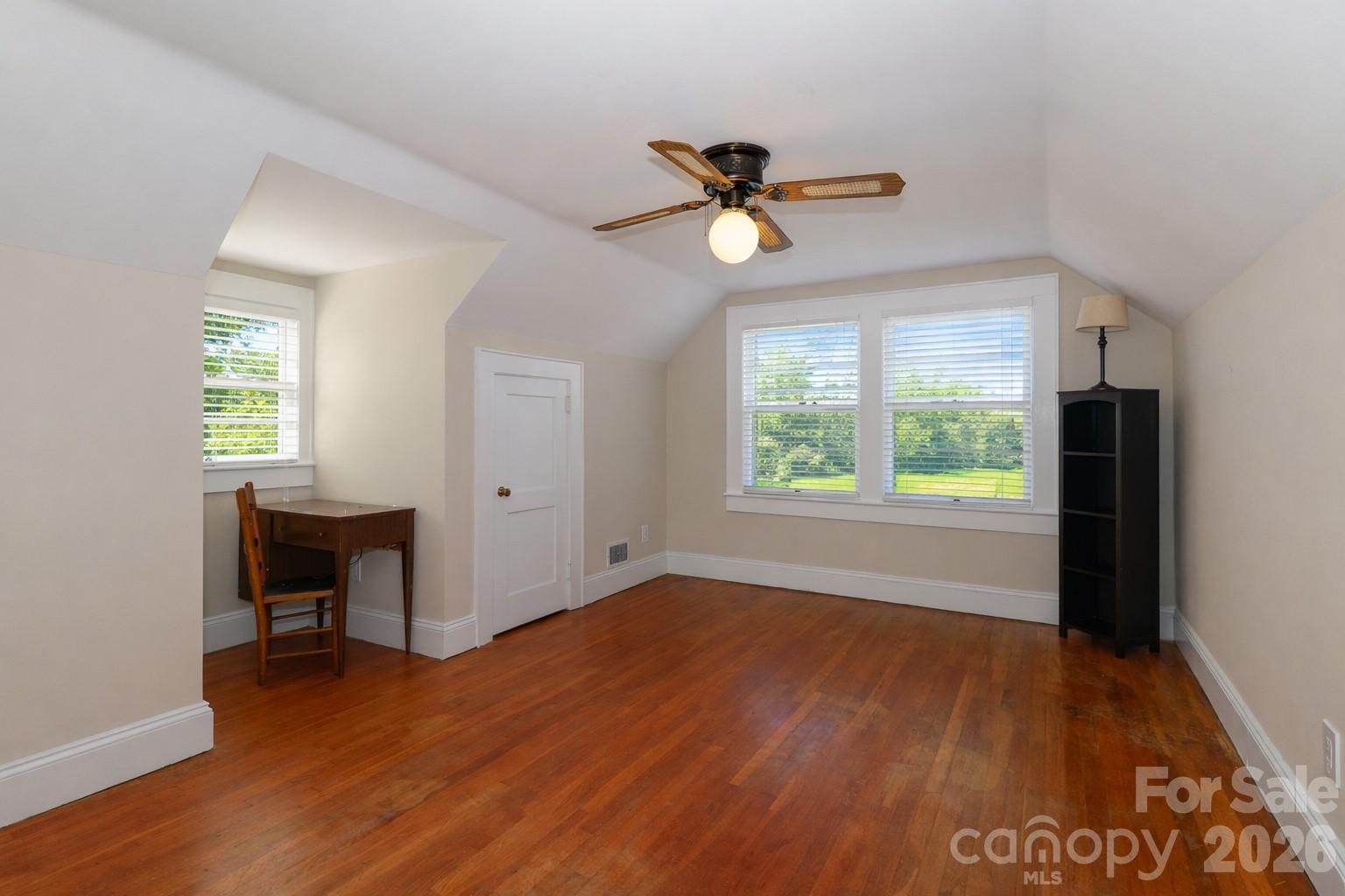 216 31st Avenue NW — Hickory
