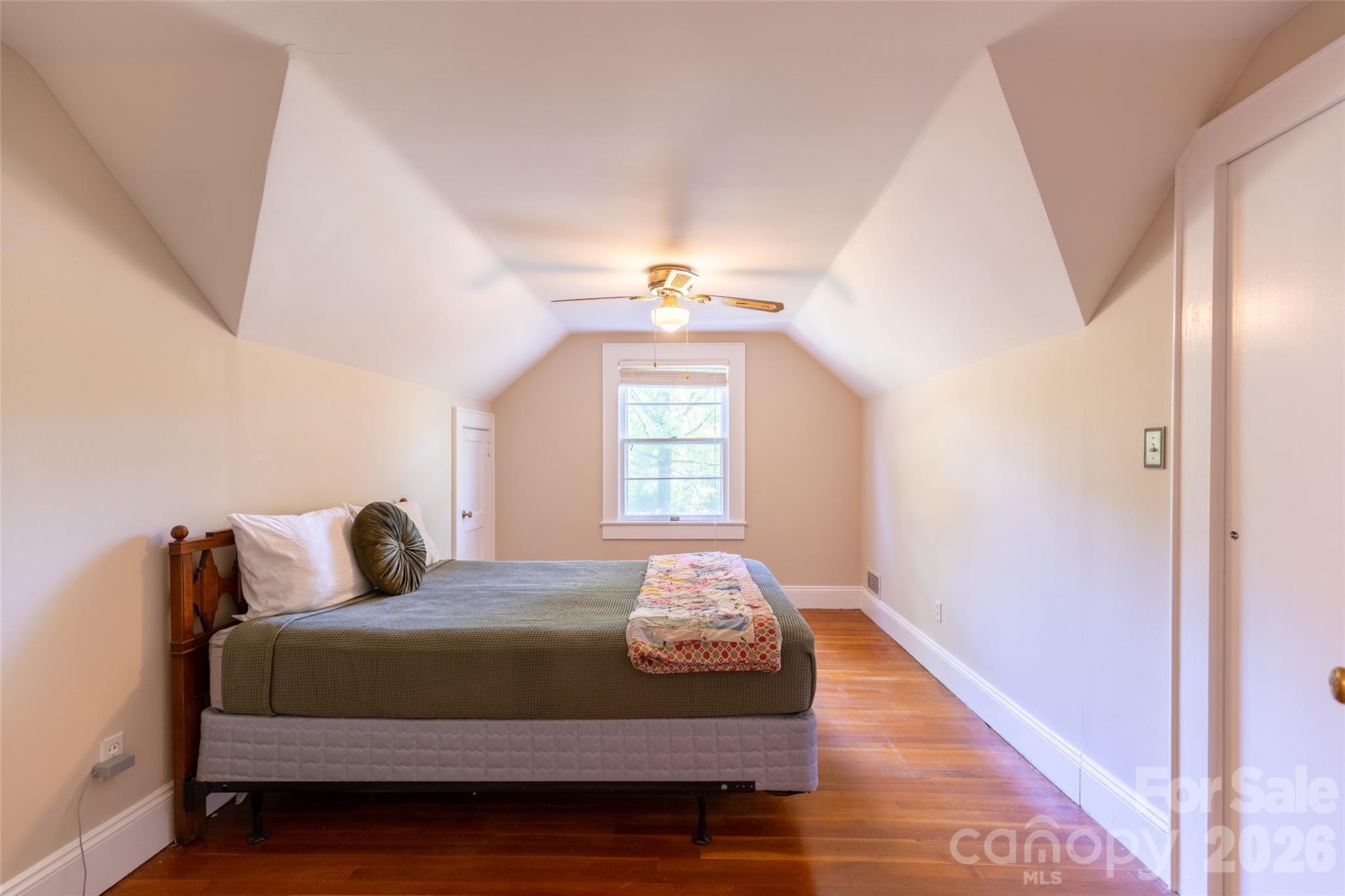 216 31st Avenue NW — Hickory