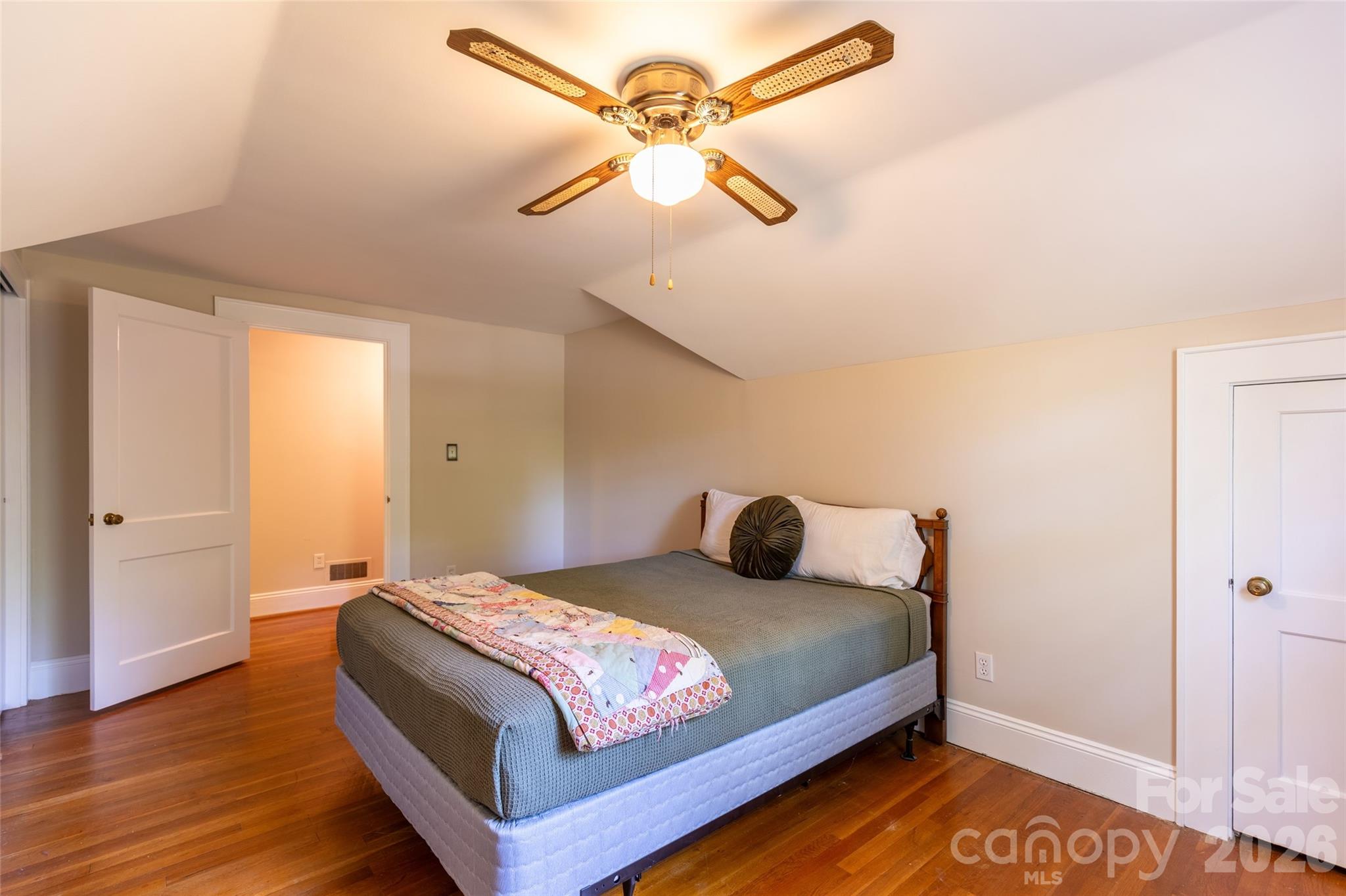 216 31st Avenue NW — Hickory