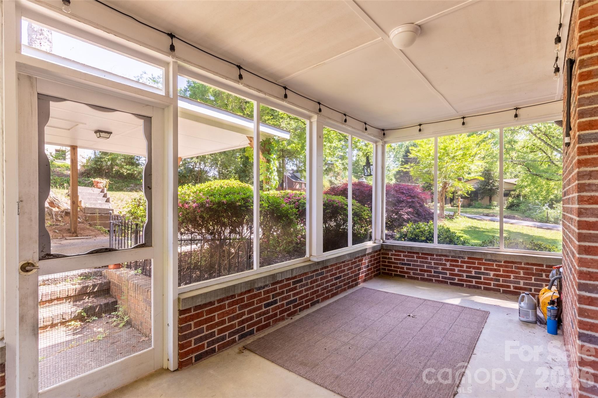 216 31st Avenue NW — Hickory