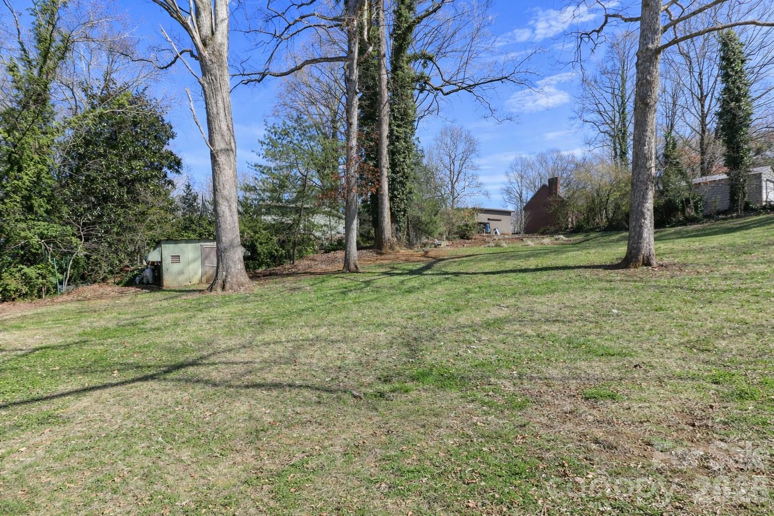 216 31st Avenue NW — Hickory