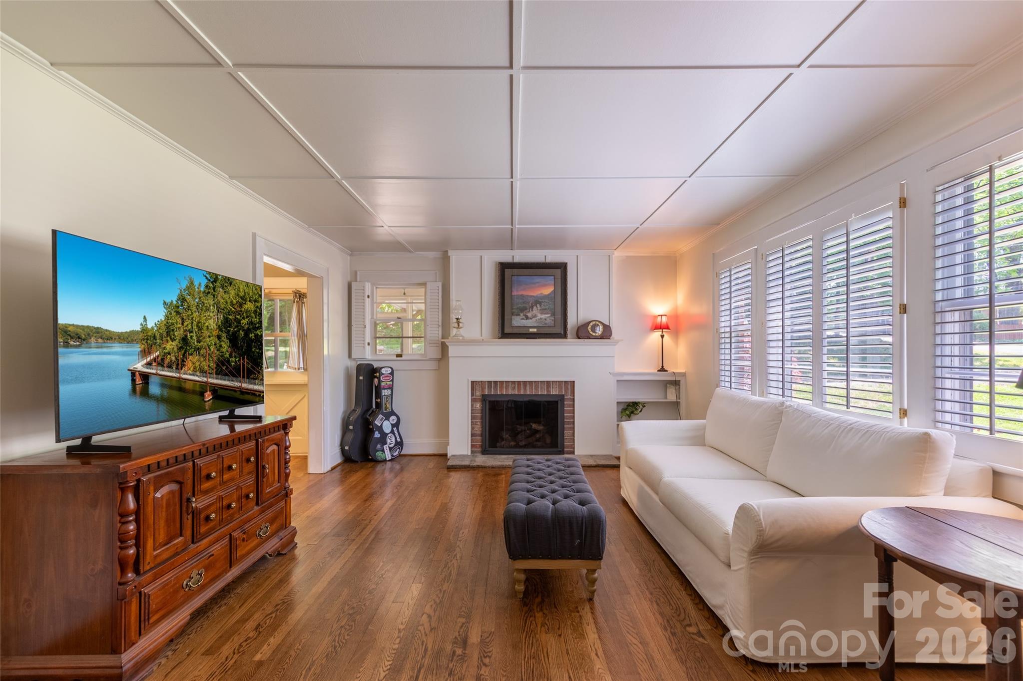 216 31st Avenue NW — Hickory