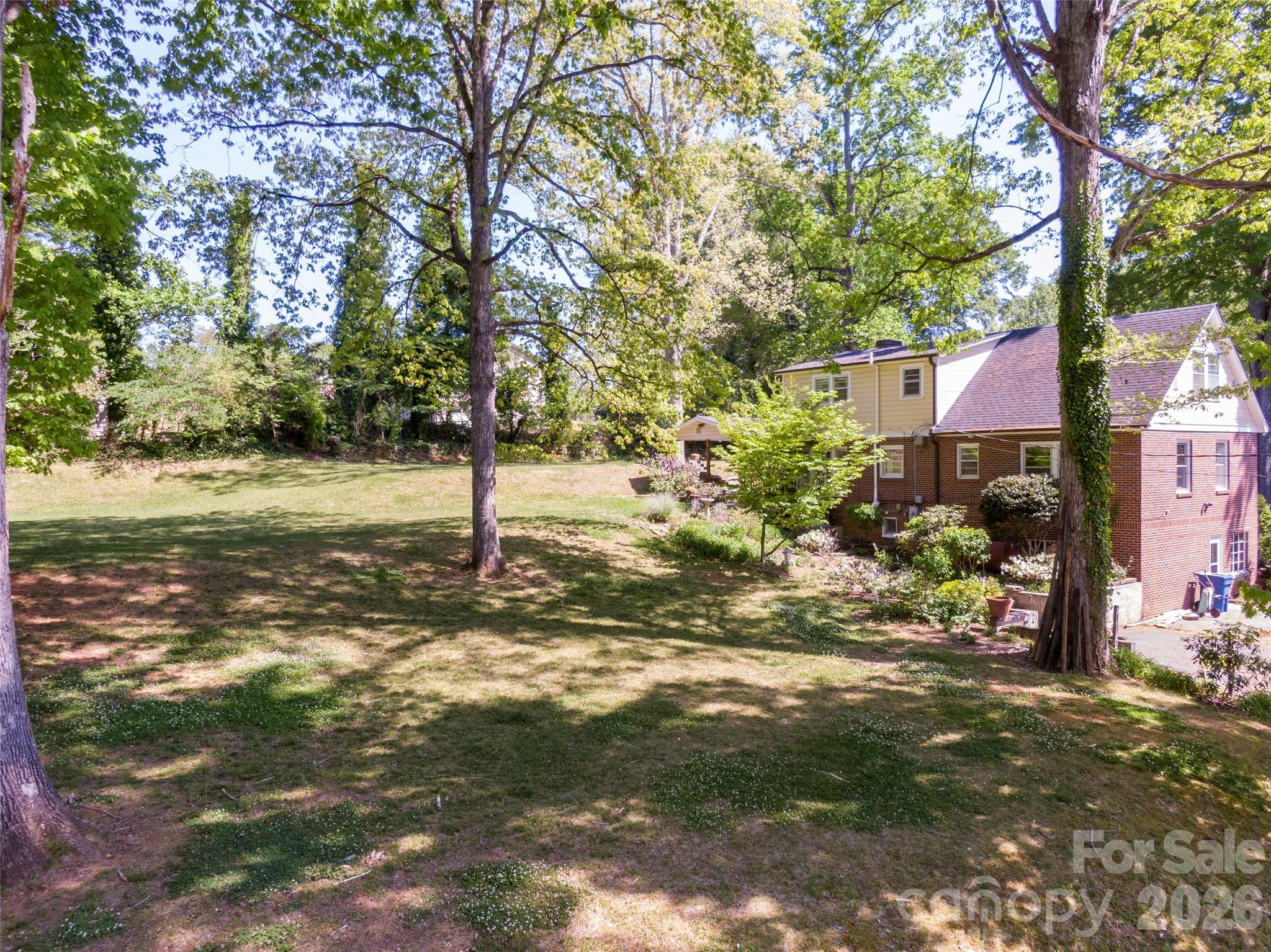216 31st Avenue NW — Hickory