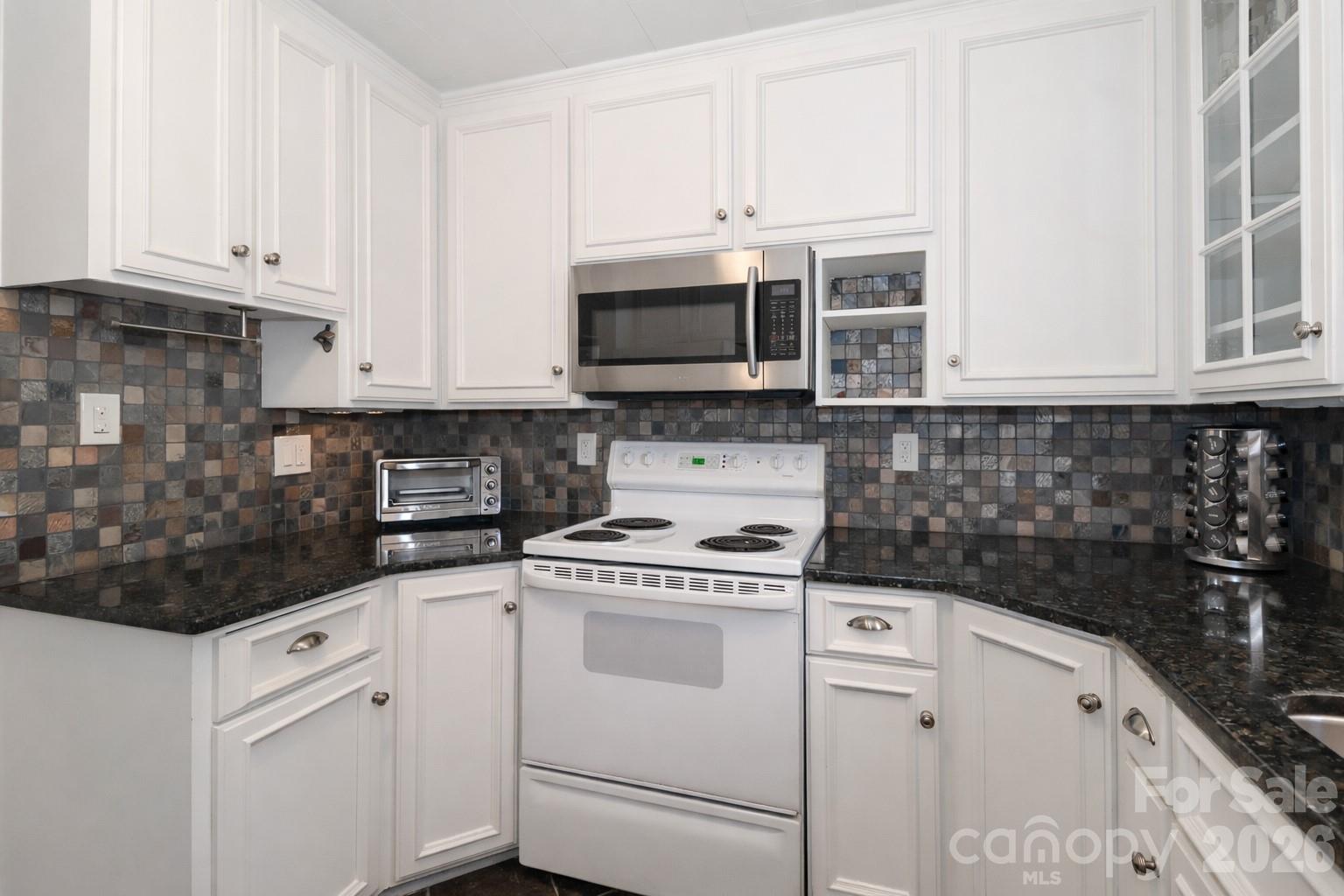 216 31st Avenue NW — Hickory