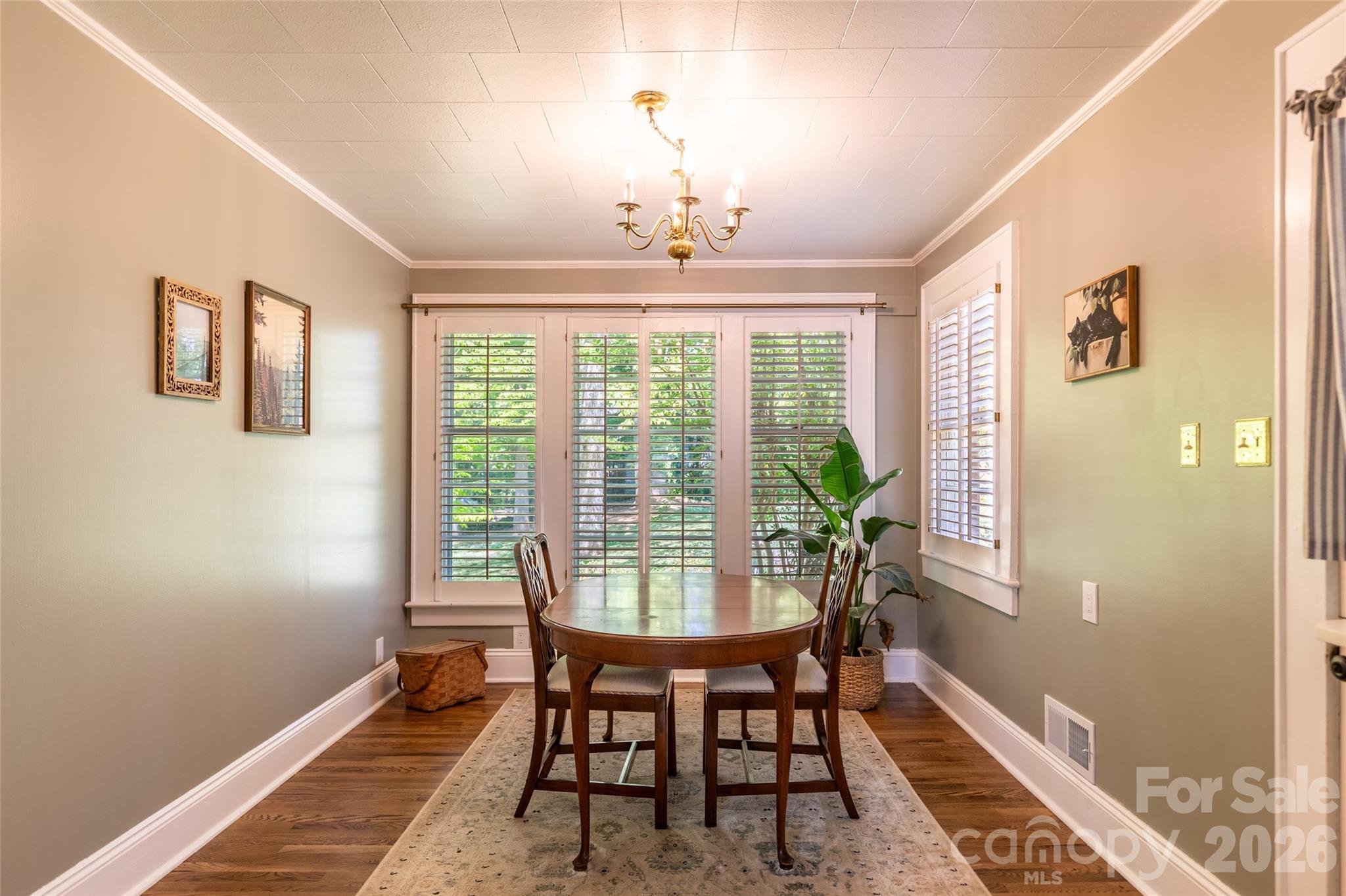 216 31st Avenue NW — Hickory