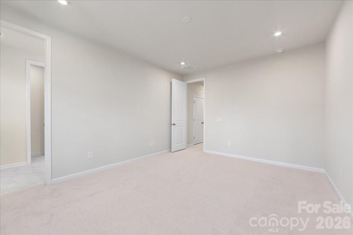 6013 Longar Lane — Charlotte