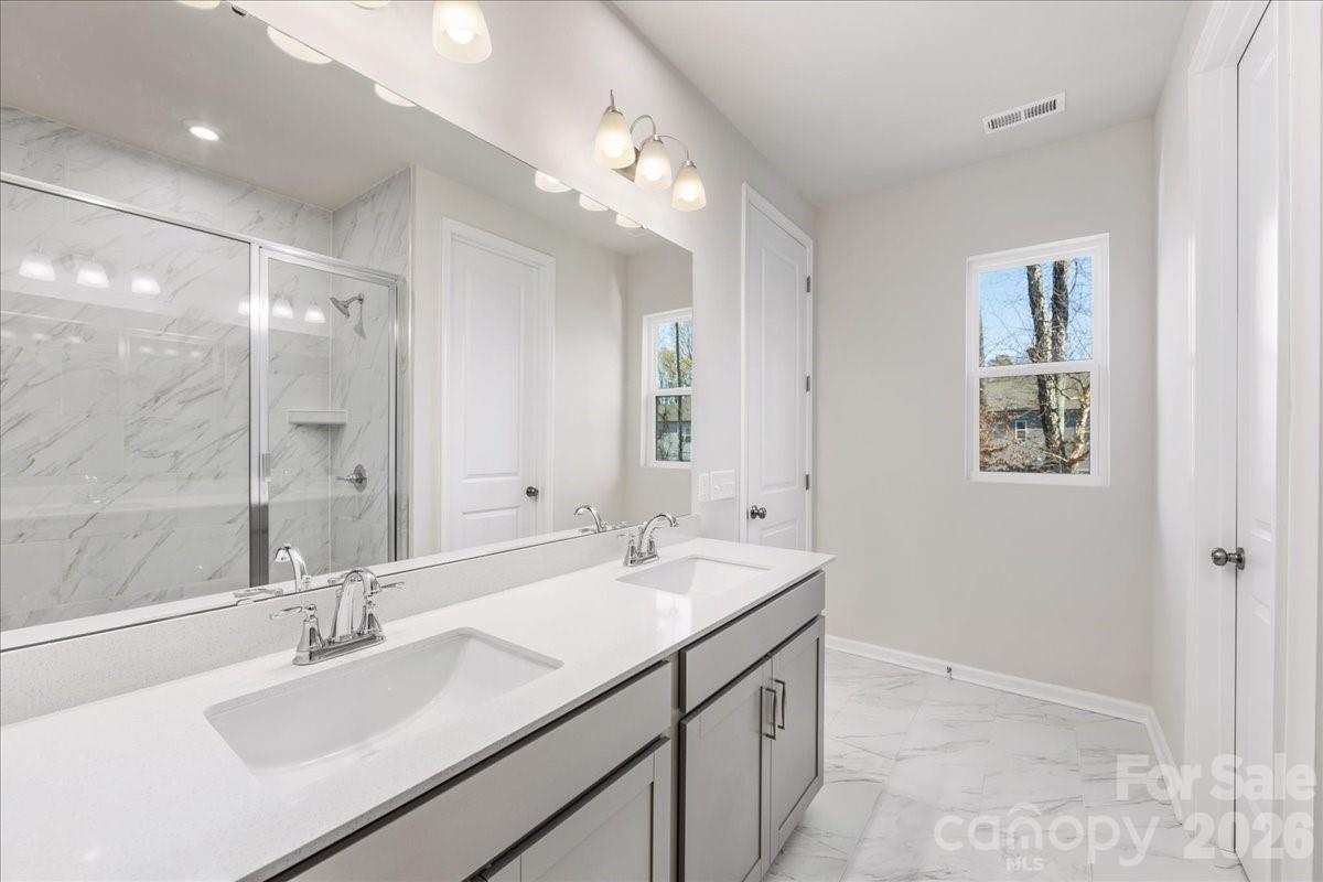 6013 Longar Lane — Charlotte