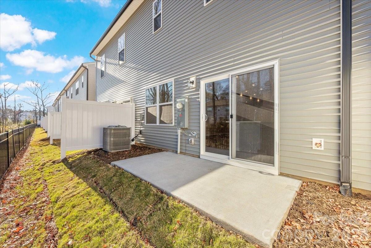6013 Longar Lane — Charlotte