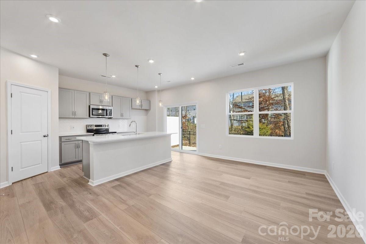 6013 Longar Lane — Charlotte