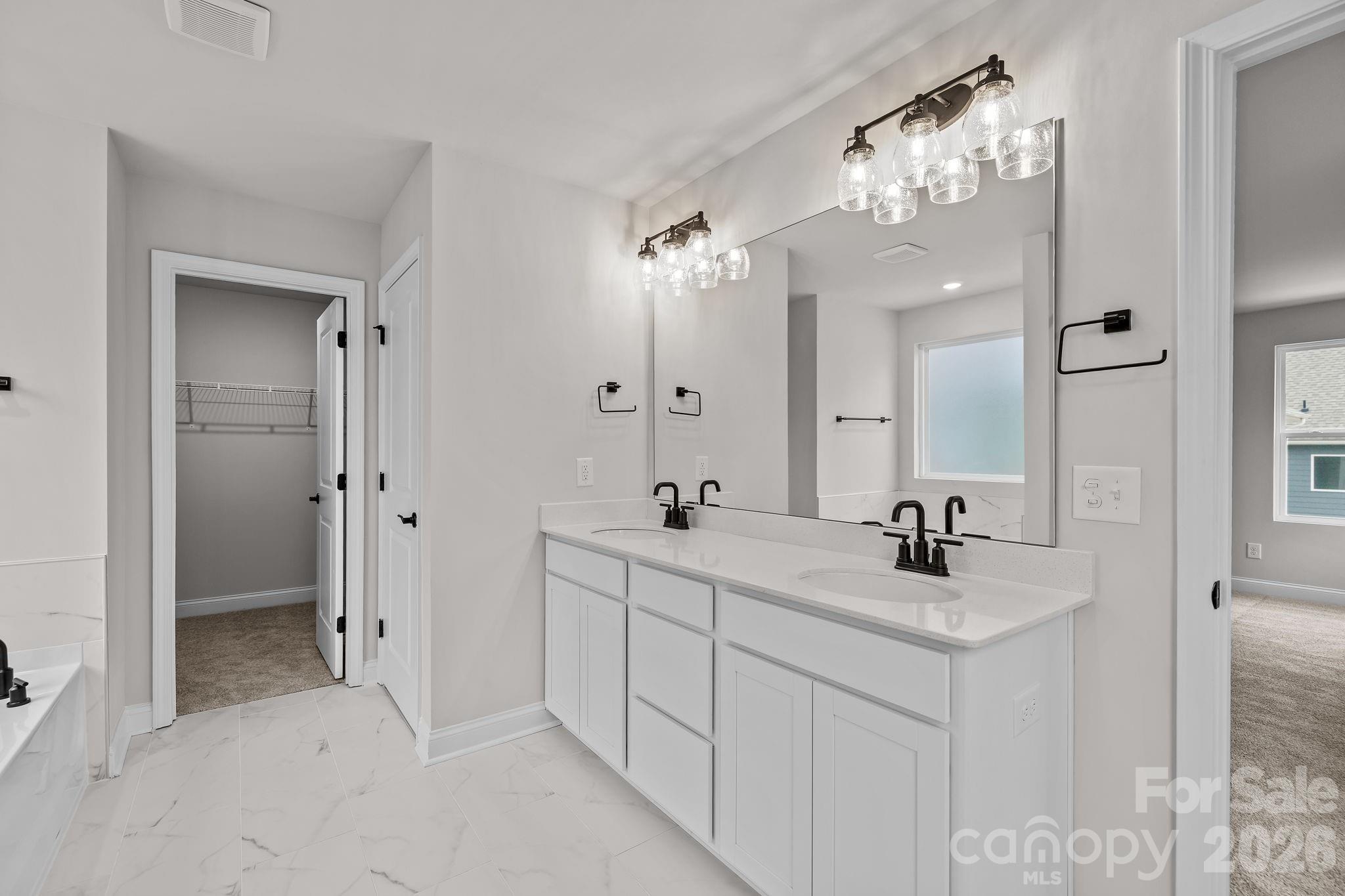 4008 Grommet Court — Matthews