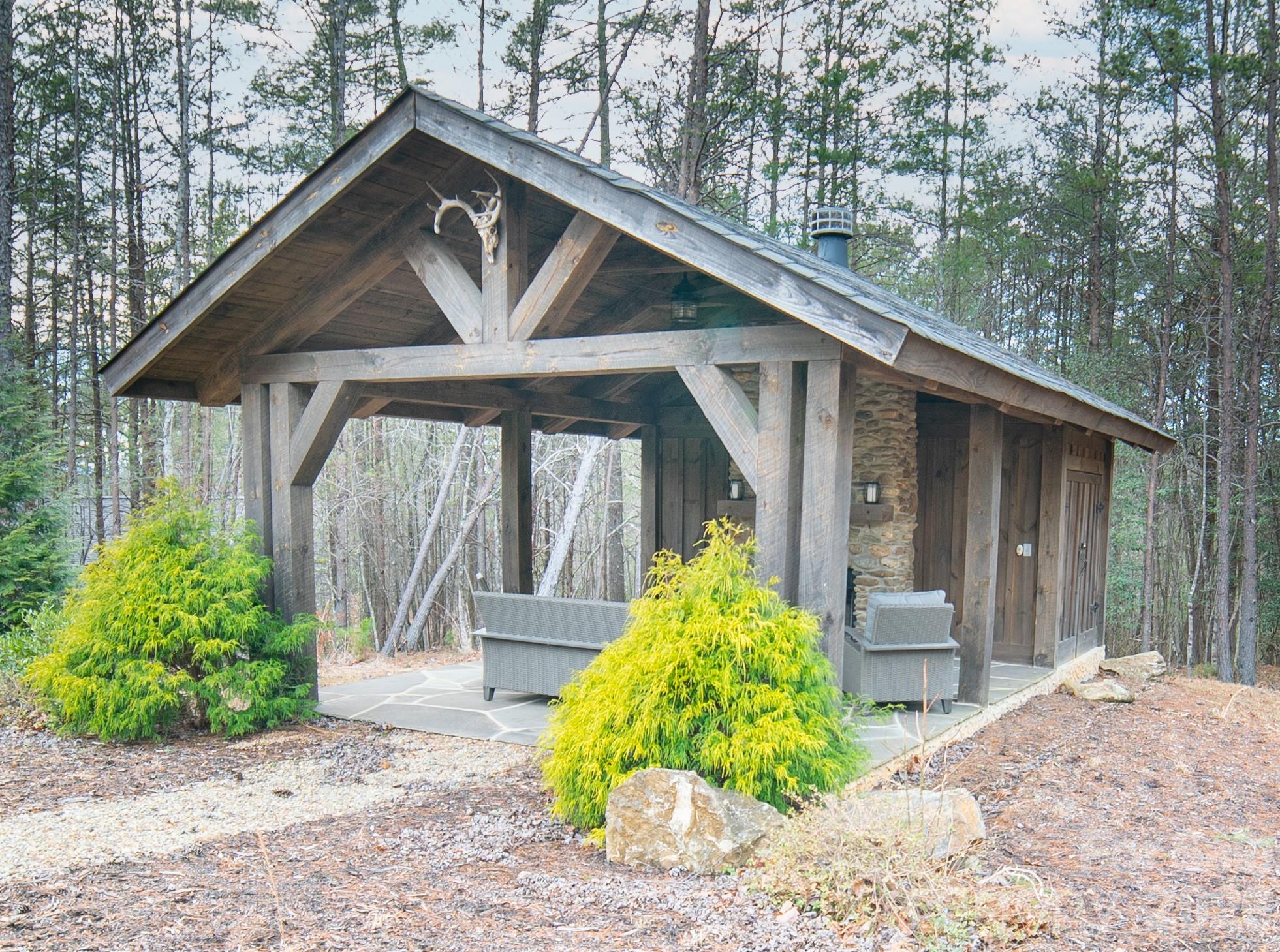 2004 Fergusons Folly Drive — Nebo