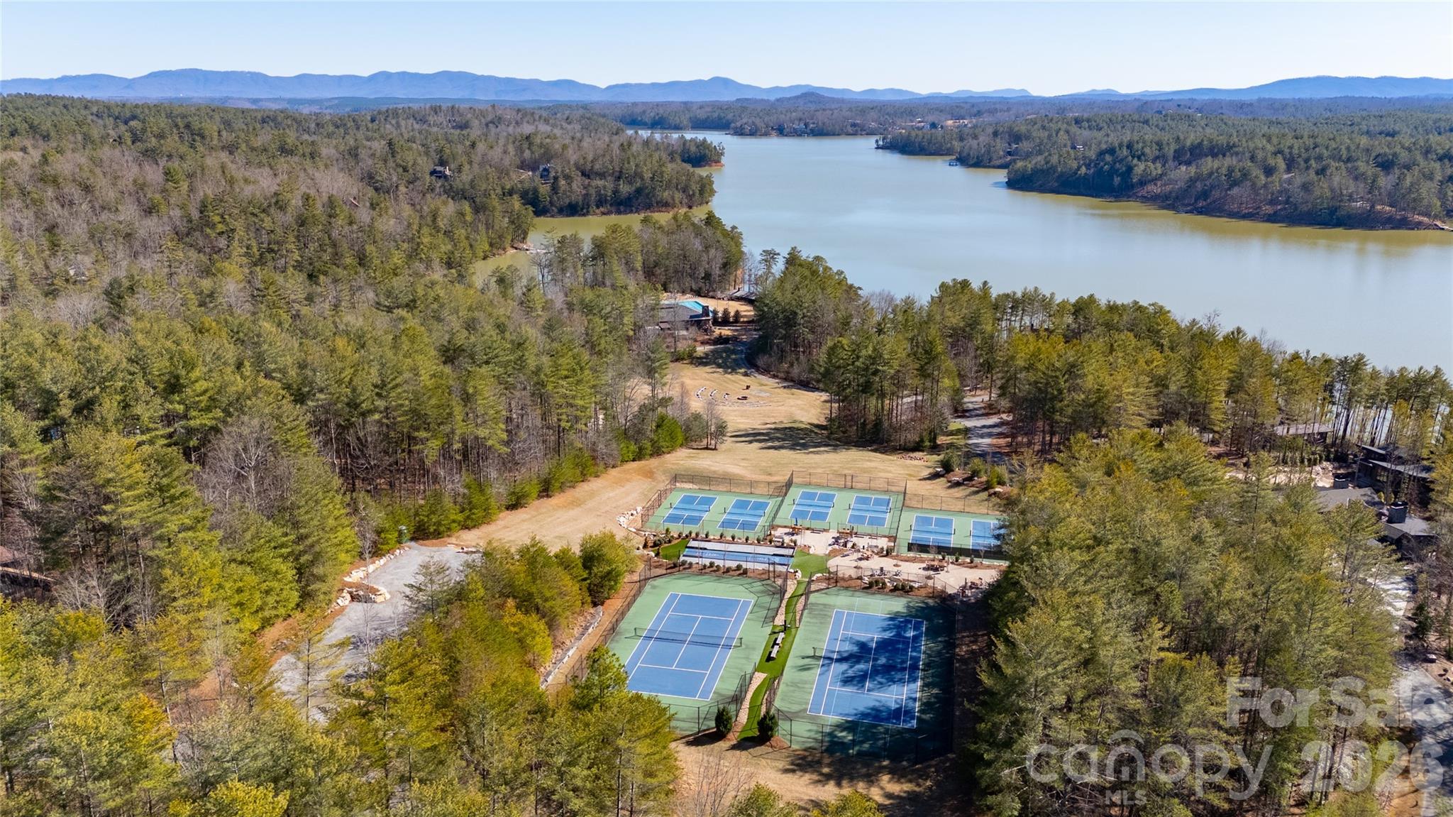 2004 Fergusons Folly Drive — Nebo