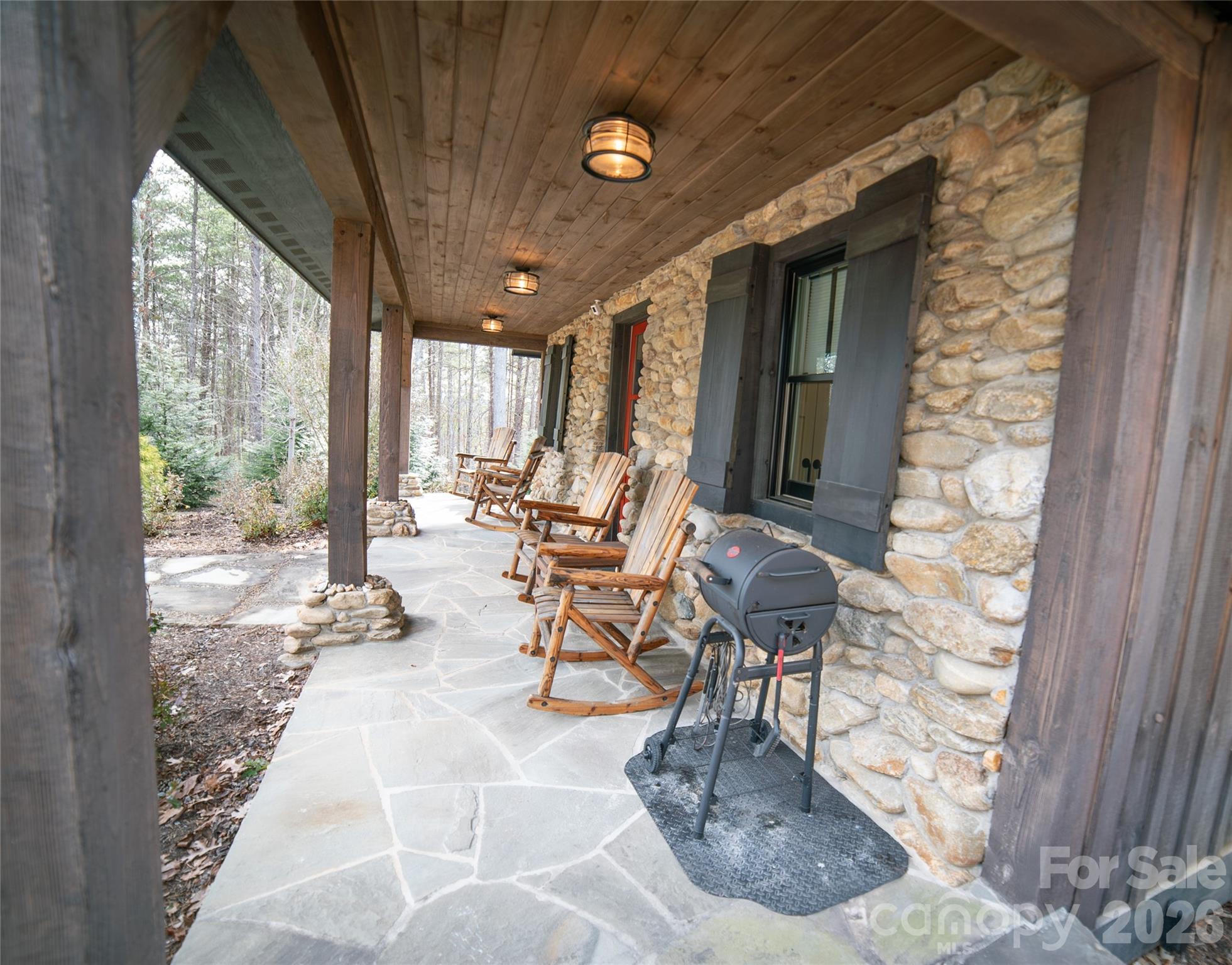 2004 Fergusons Folly Drive — Nebo
