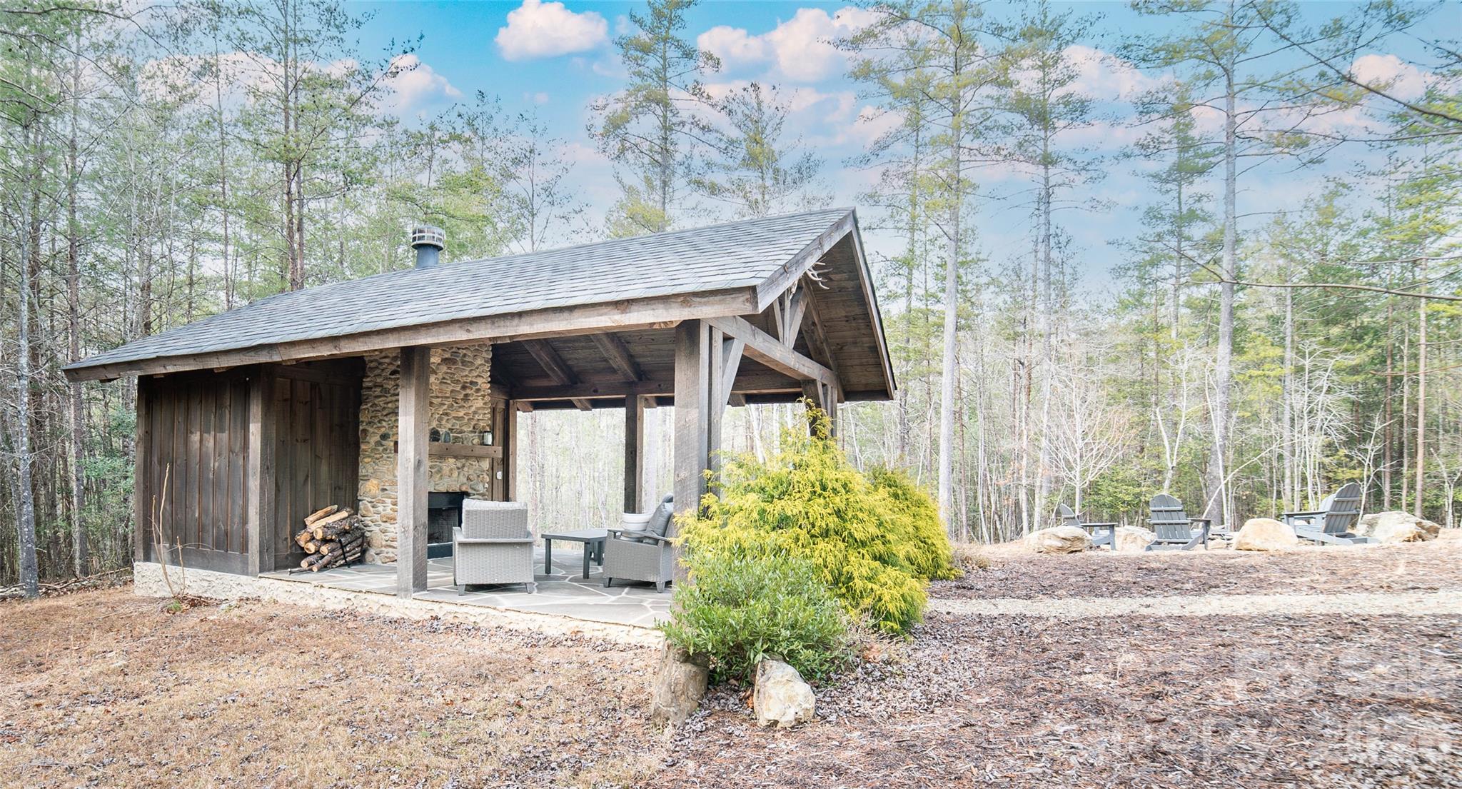 2004 Fergusons Folly Drive — Nebo