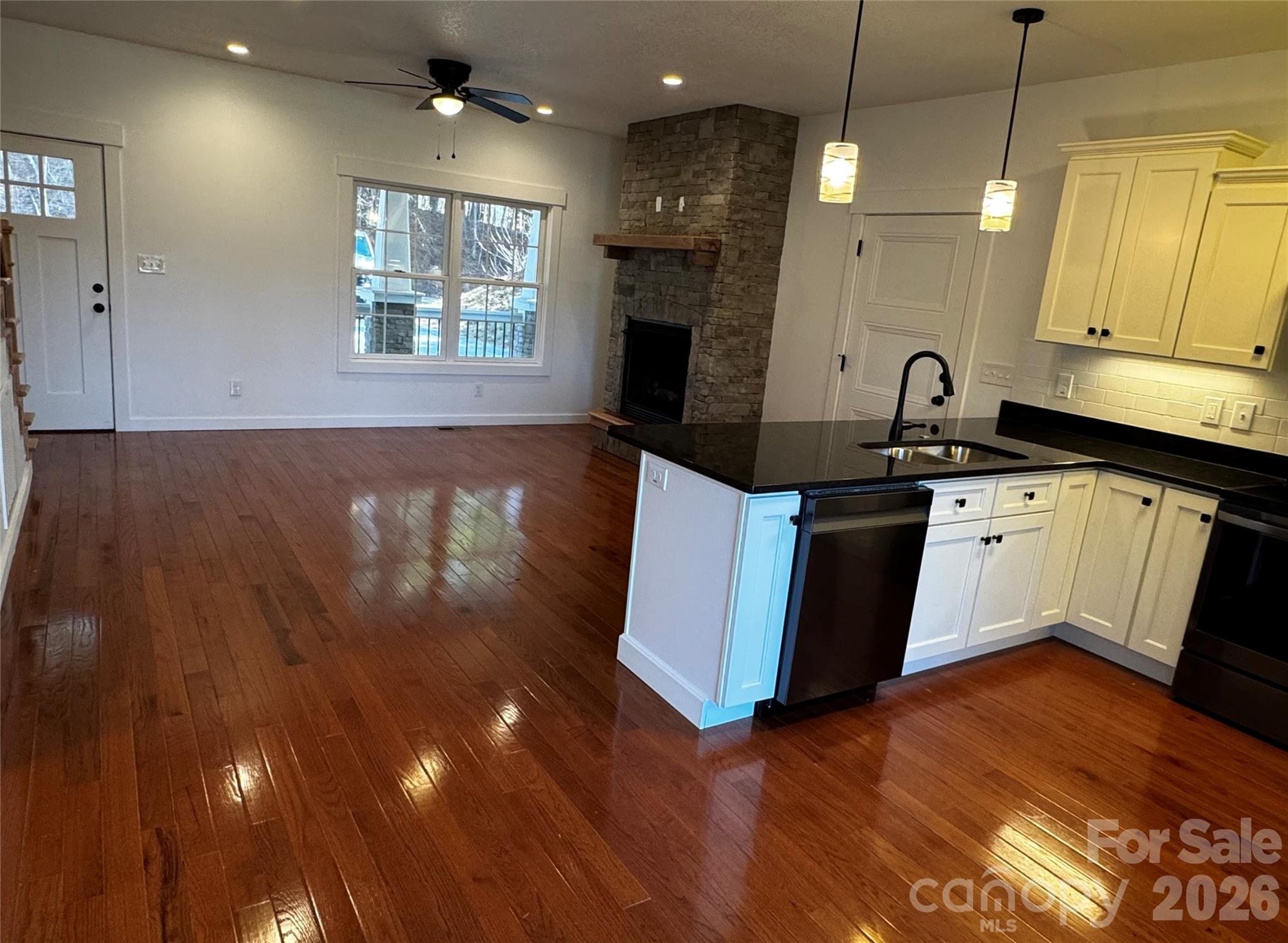 426 Shadow Wood Drive — Leicester