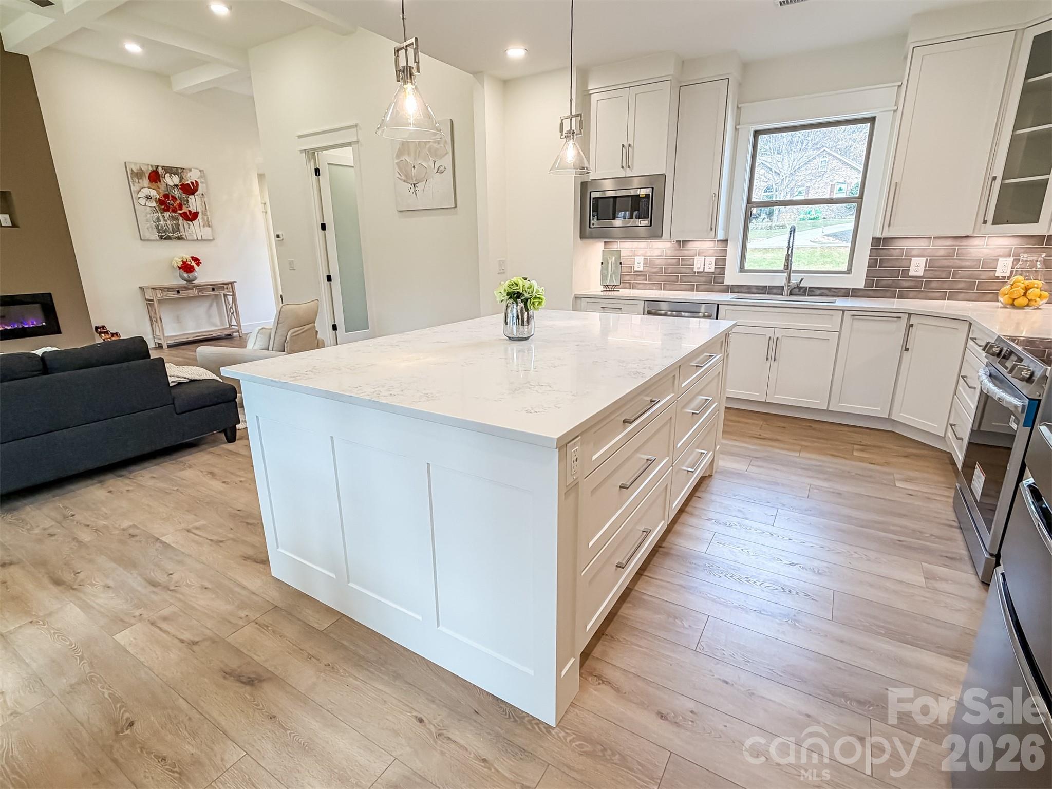 1322 Kensington Circle — Newton