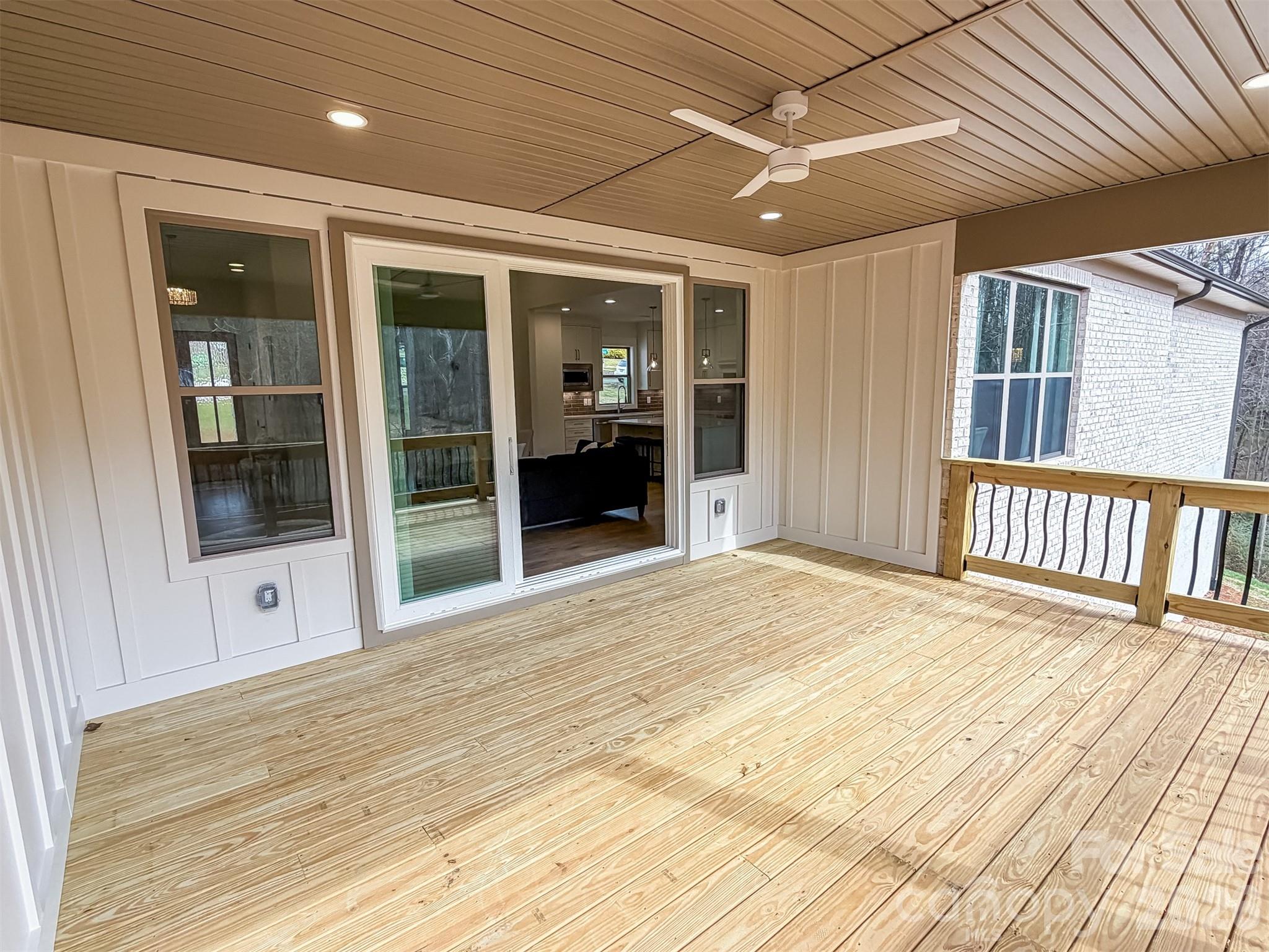 1322 Kensington Circle — Newton