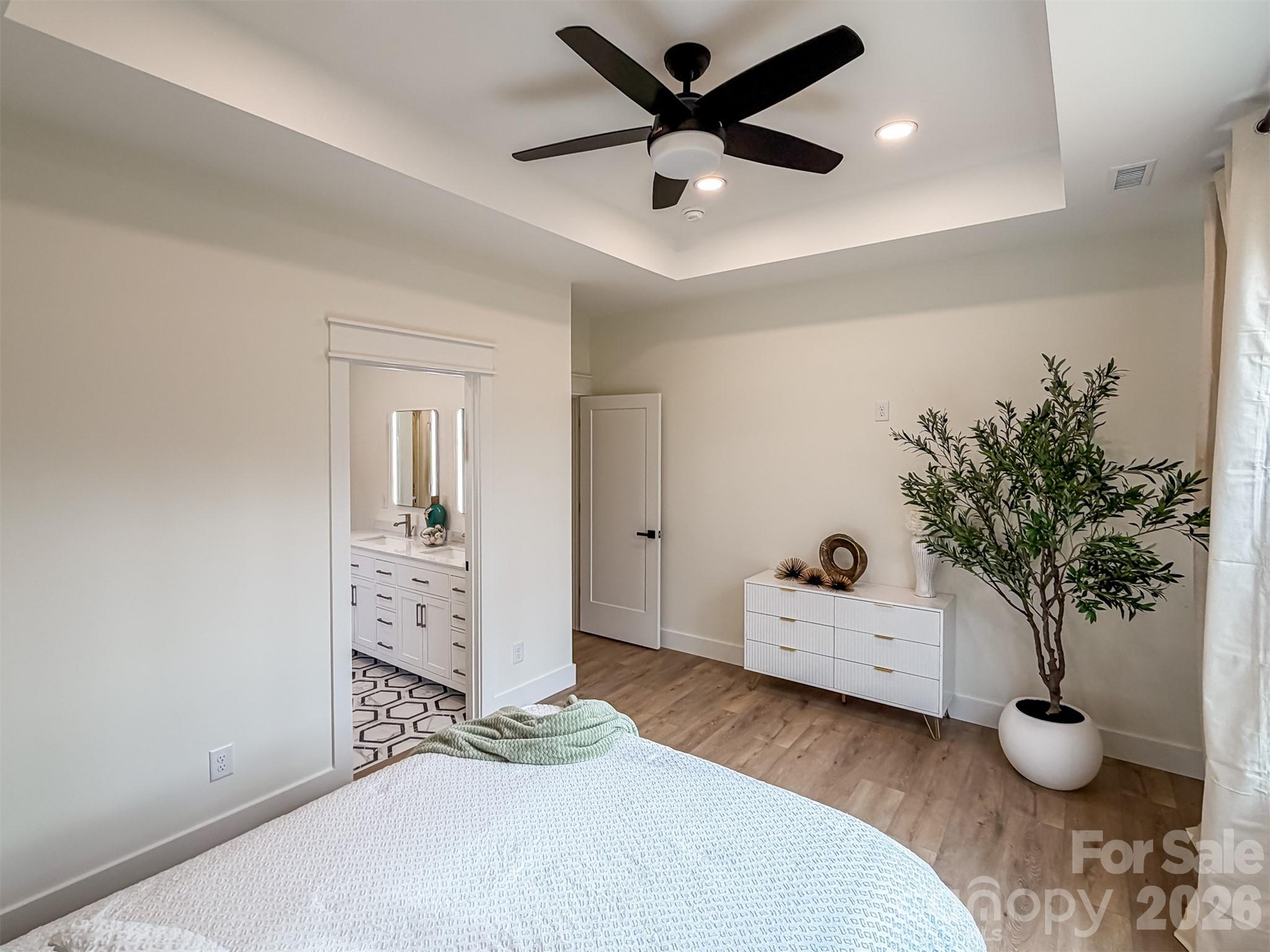 1322 Kensington Circle — Newton