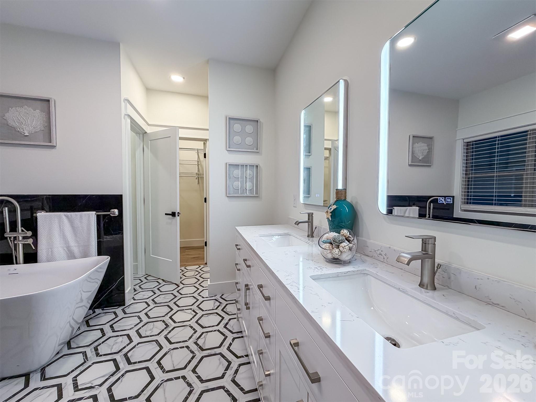 1322 Kensington Circle — Newton