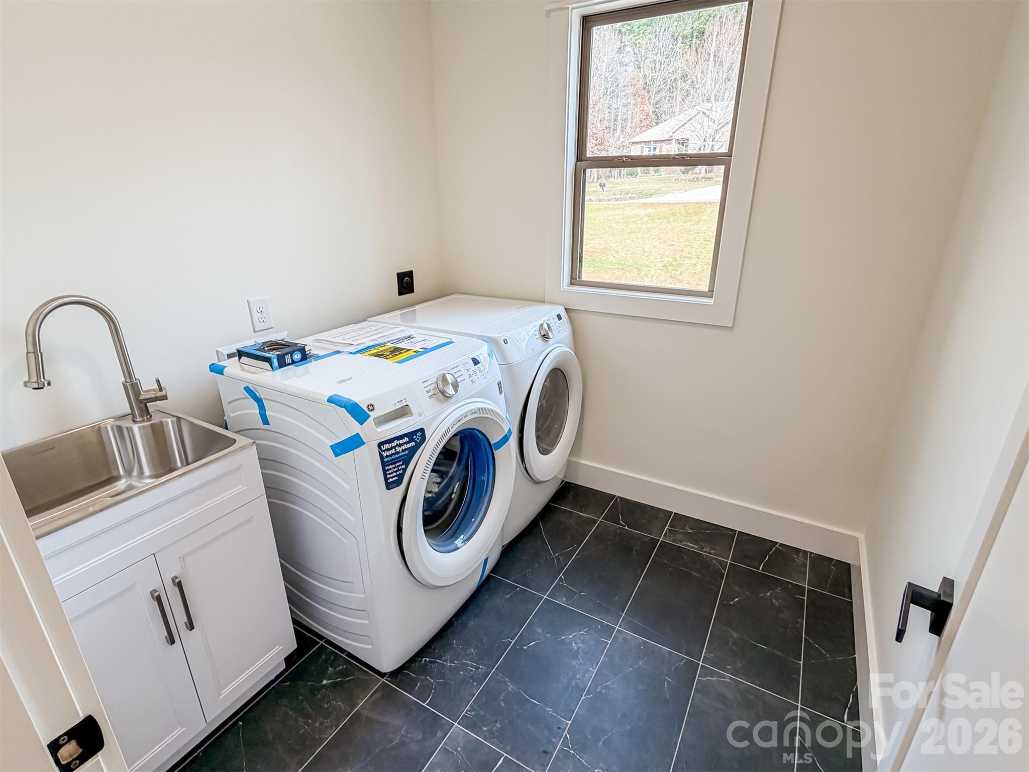 1322 Kensington Circle — Newton