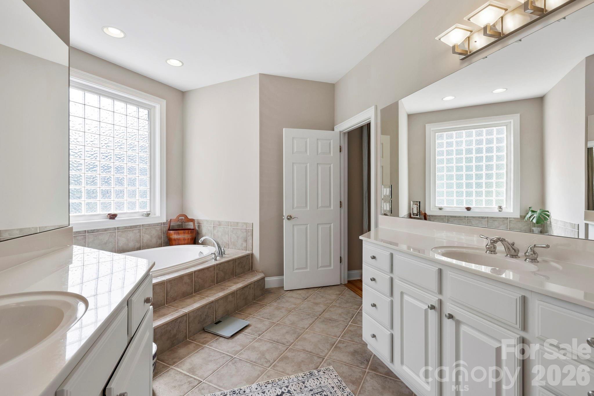 405 Mistletoe Trail — Hendersonville
