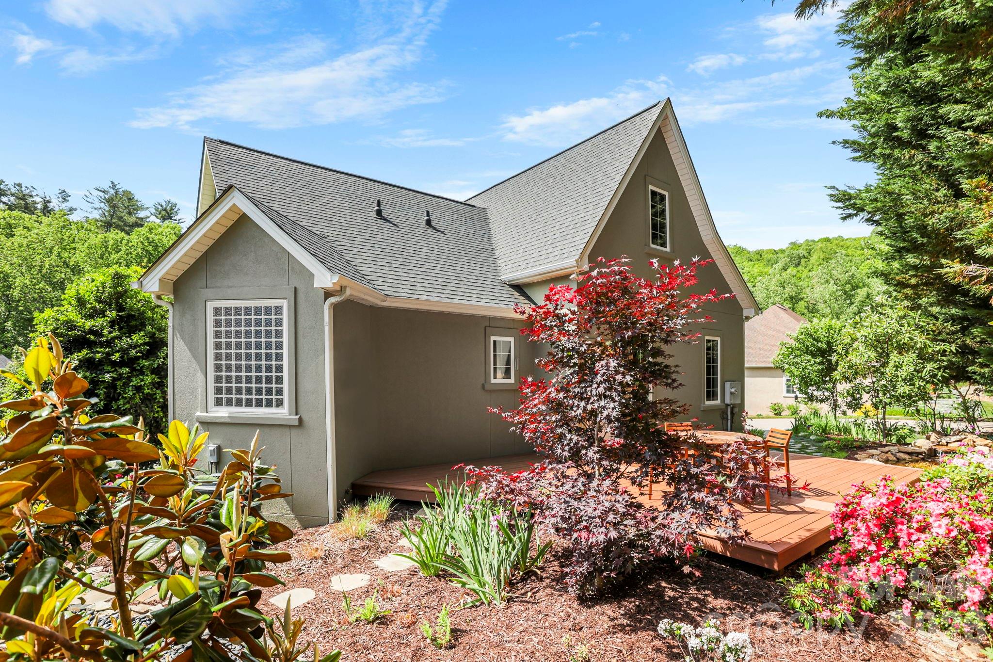 405 Mistletoe Trail — Hendersonville