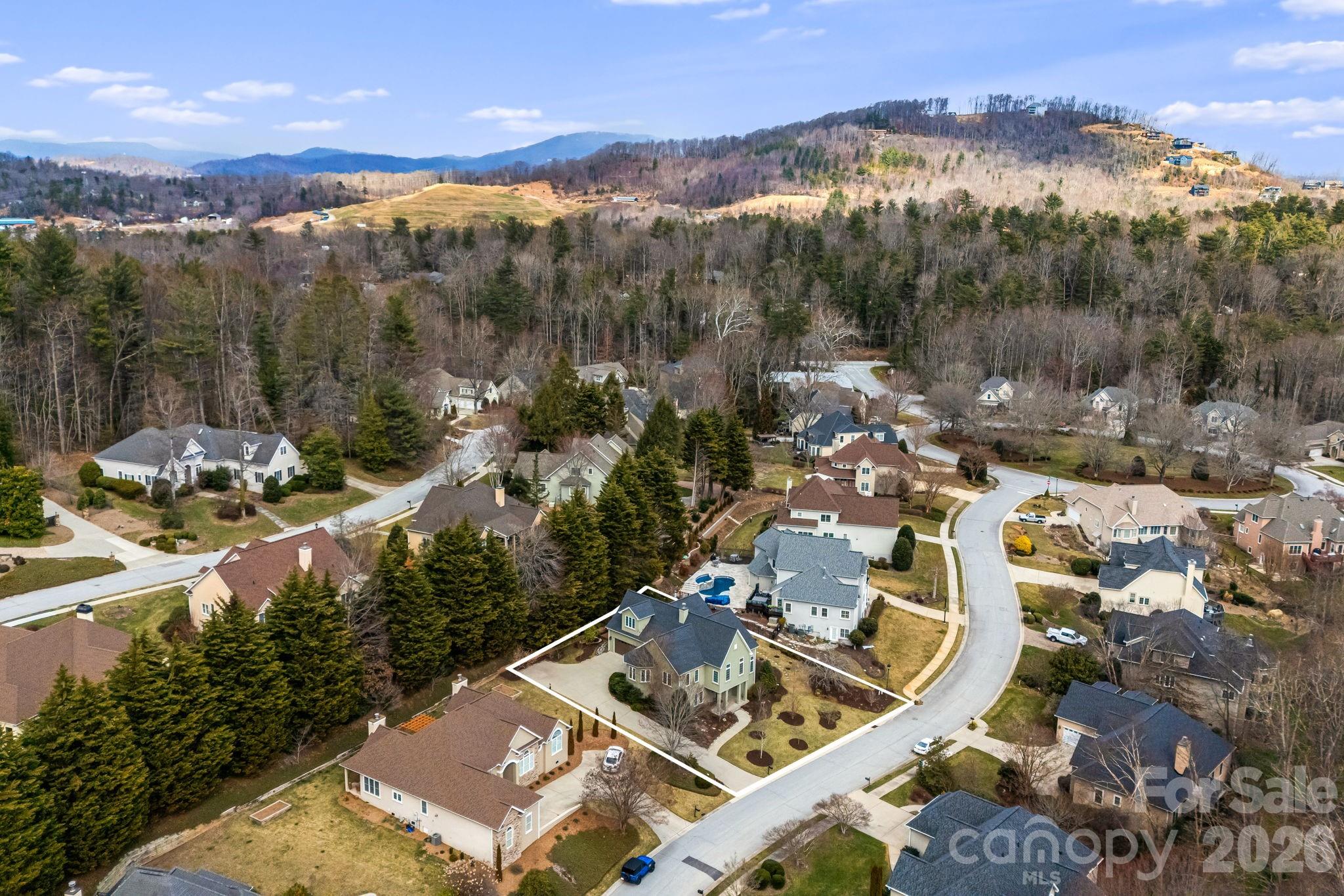 405 Mistletoe Trail — Hendersonville