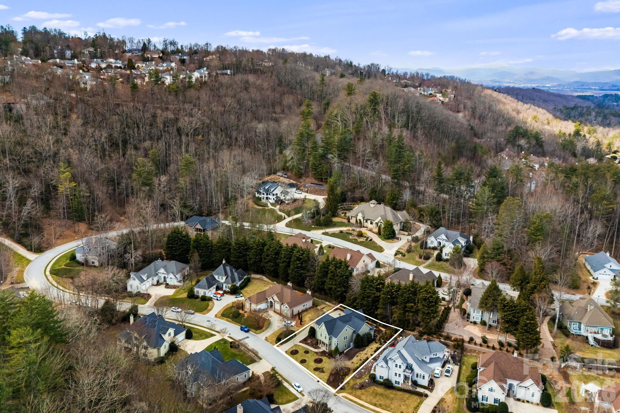 405 Mistletoe Trail — Hendersonville