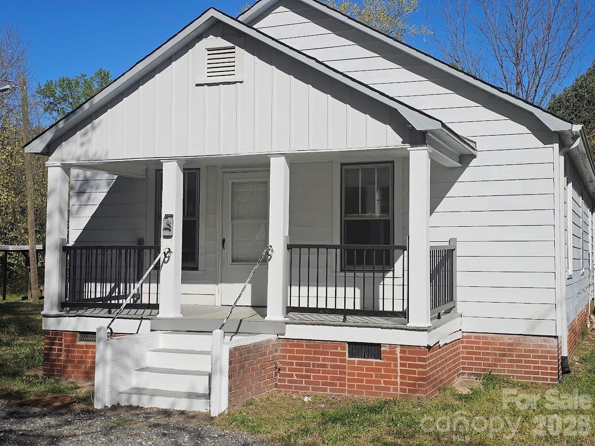 515 26th Street SW — Hickory