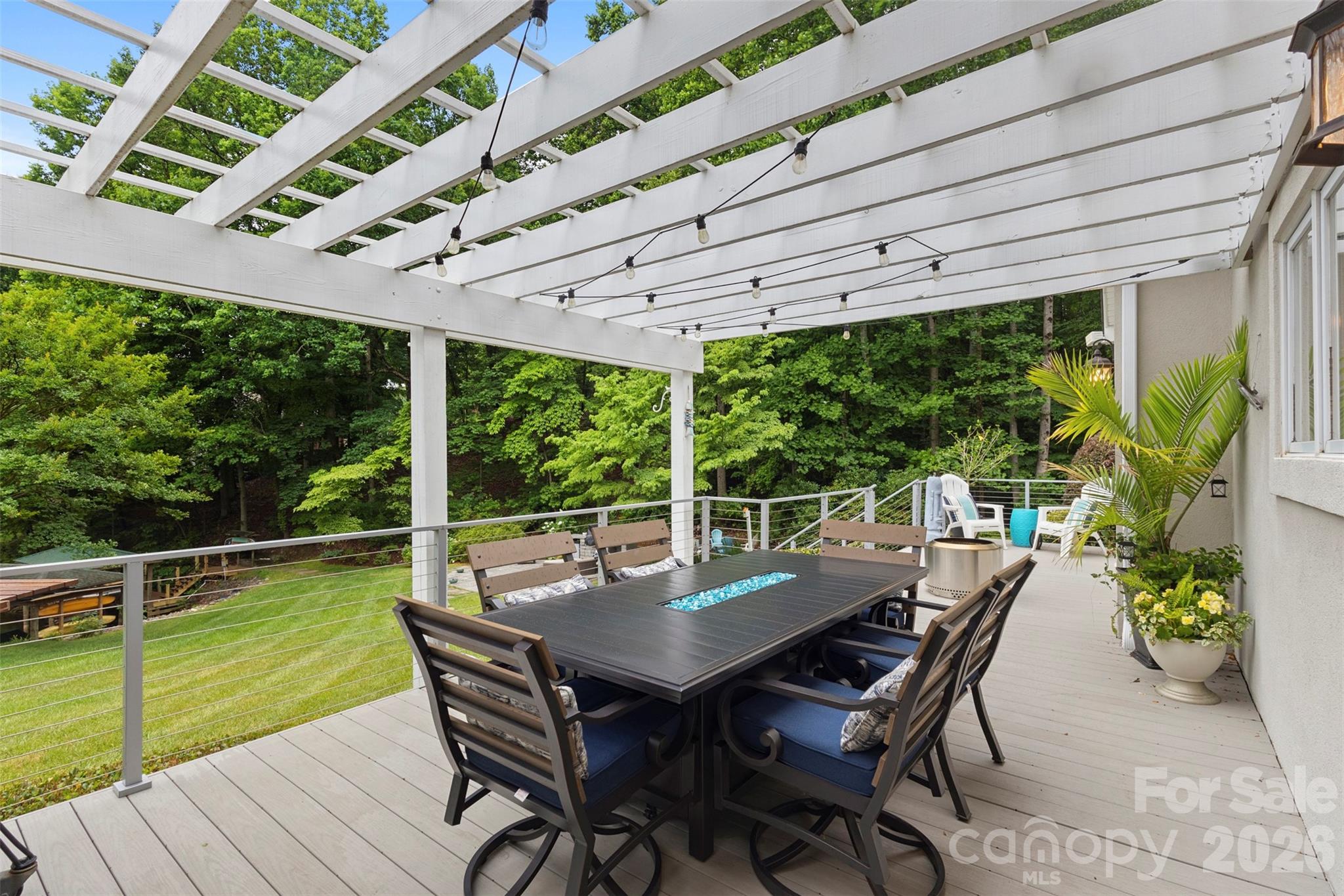 105 Ridge Top Road — Mooresville