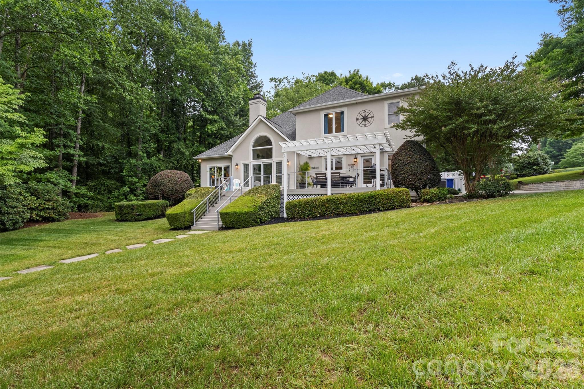 105 Ridge Top Road — Mooresville