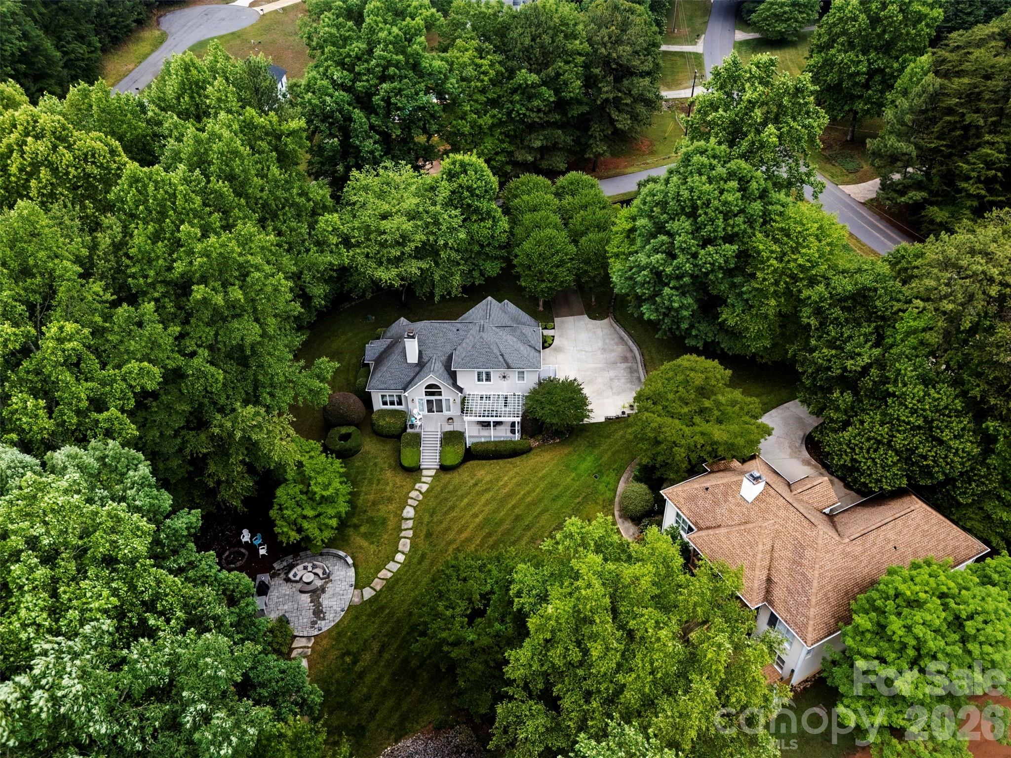 105 Ridge Top Road — Mooresville