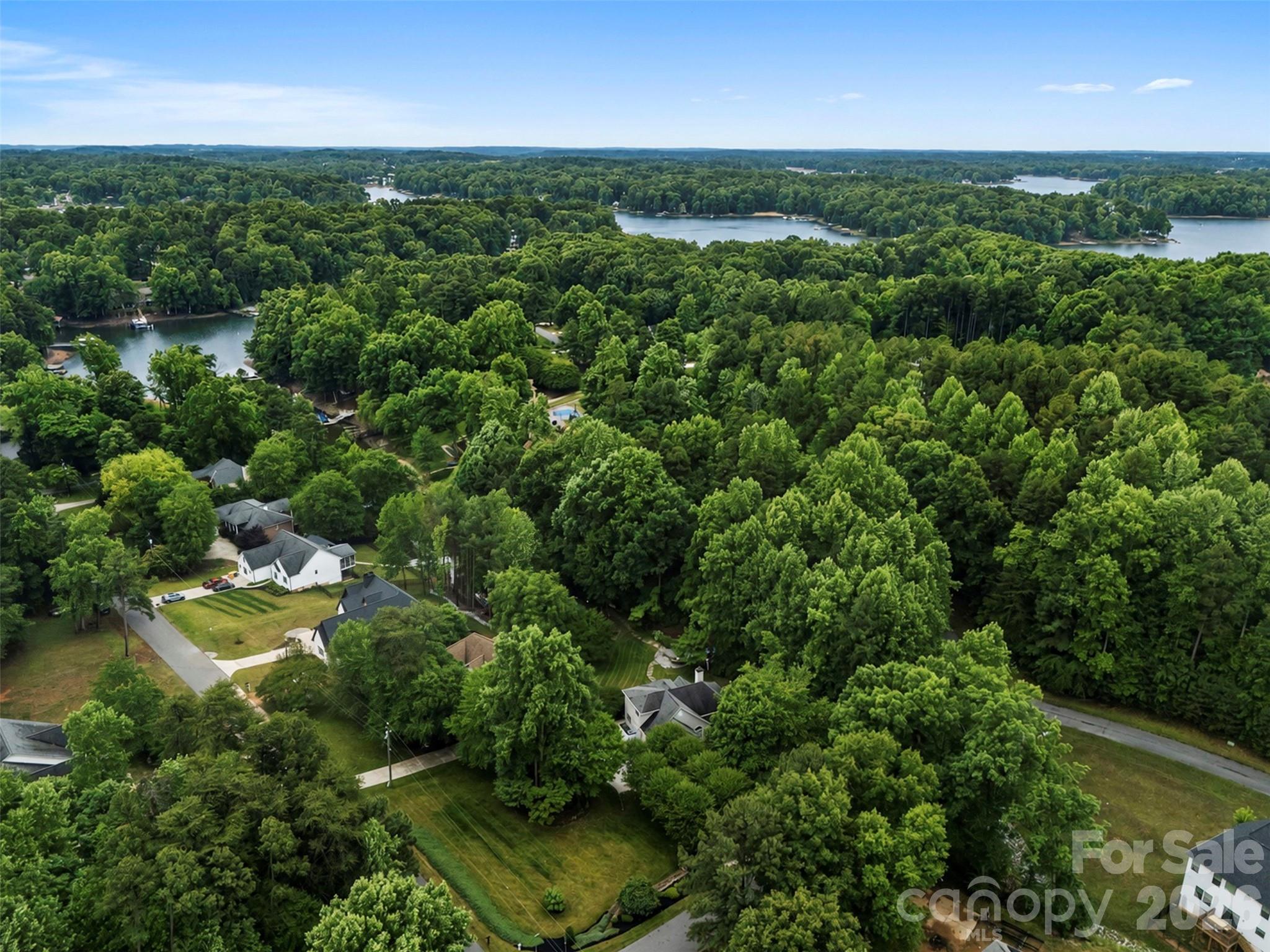 105 Ridge Top Road — Mooresville
