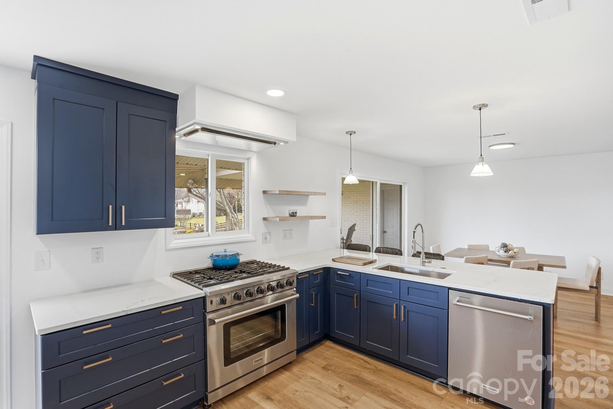 332 Shoreline Loop — Mooresville
