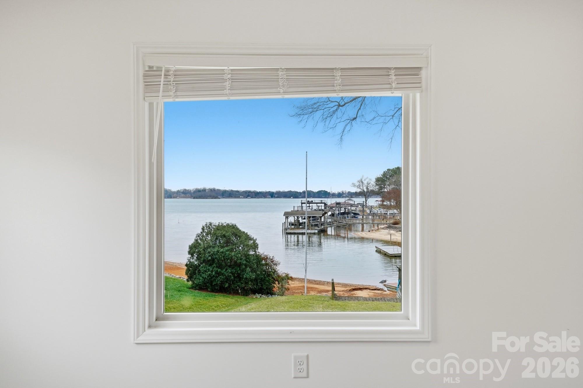 332 Shoreline Loop — Mooresville
