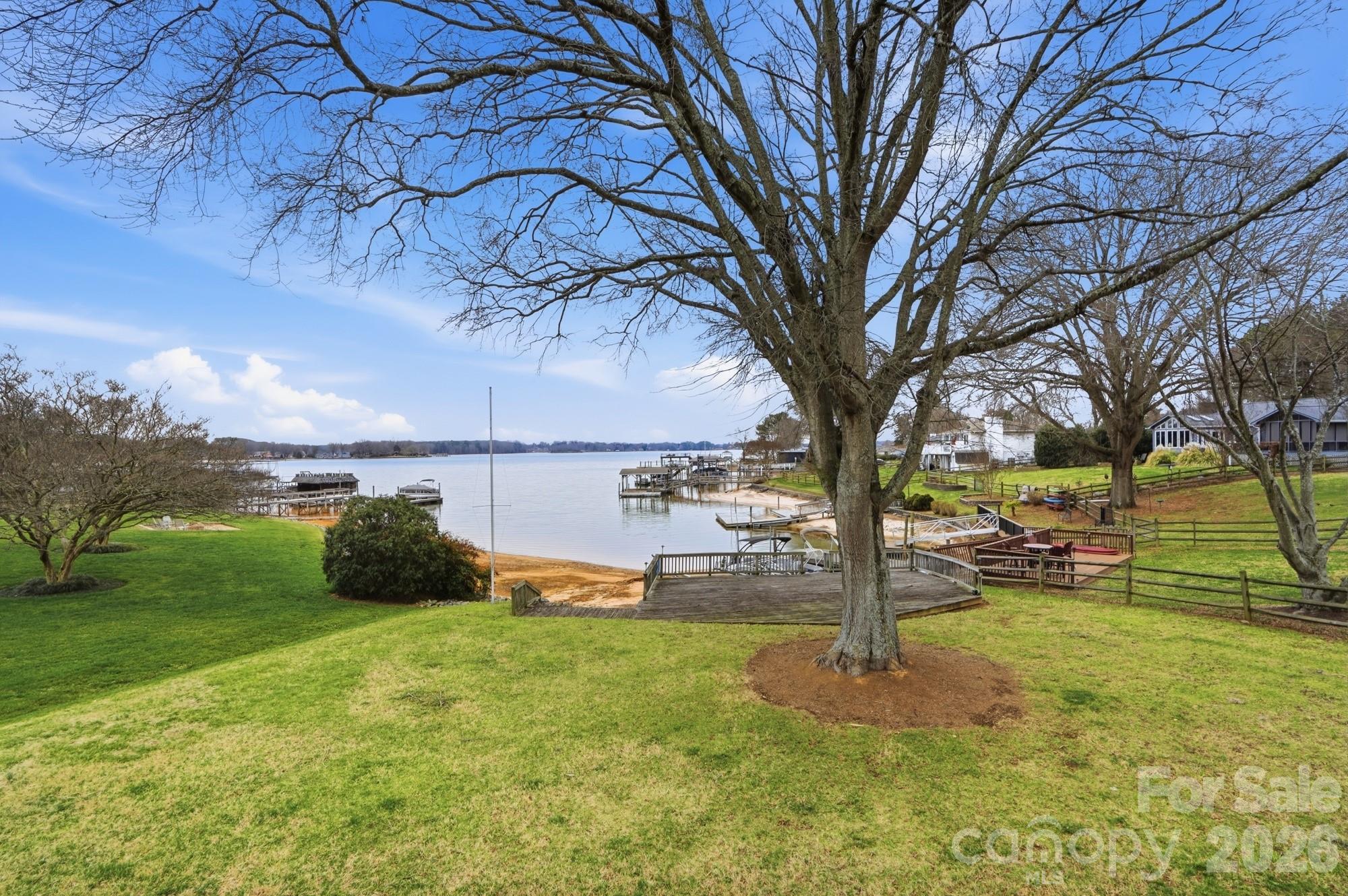 332 Shoreline Loop — Mooresville