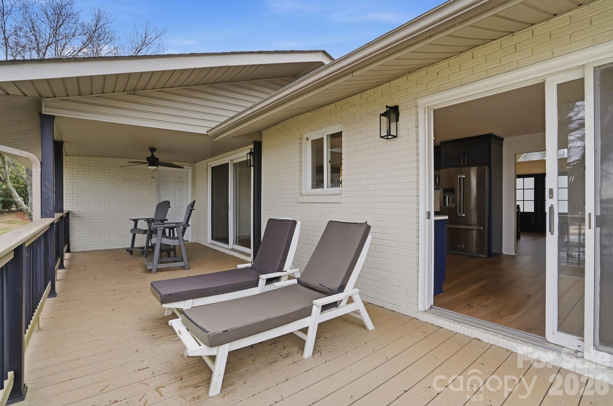 332 Shoreline Loop — Mooresville