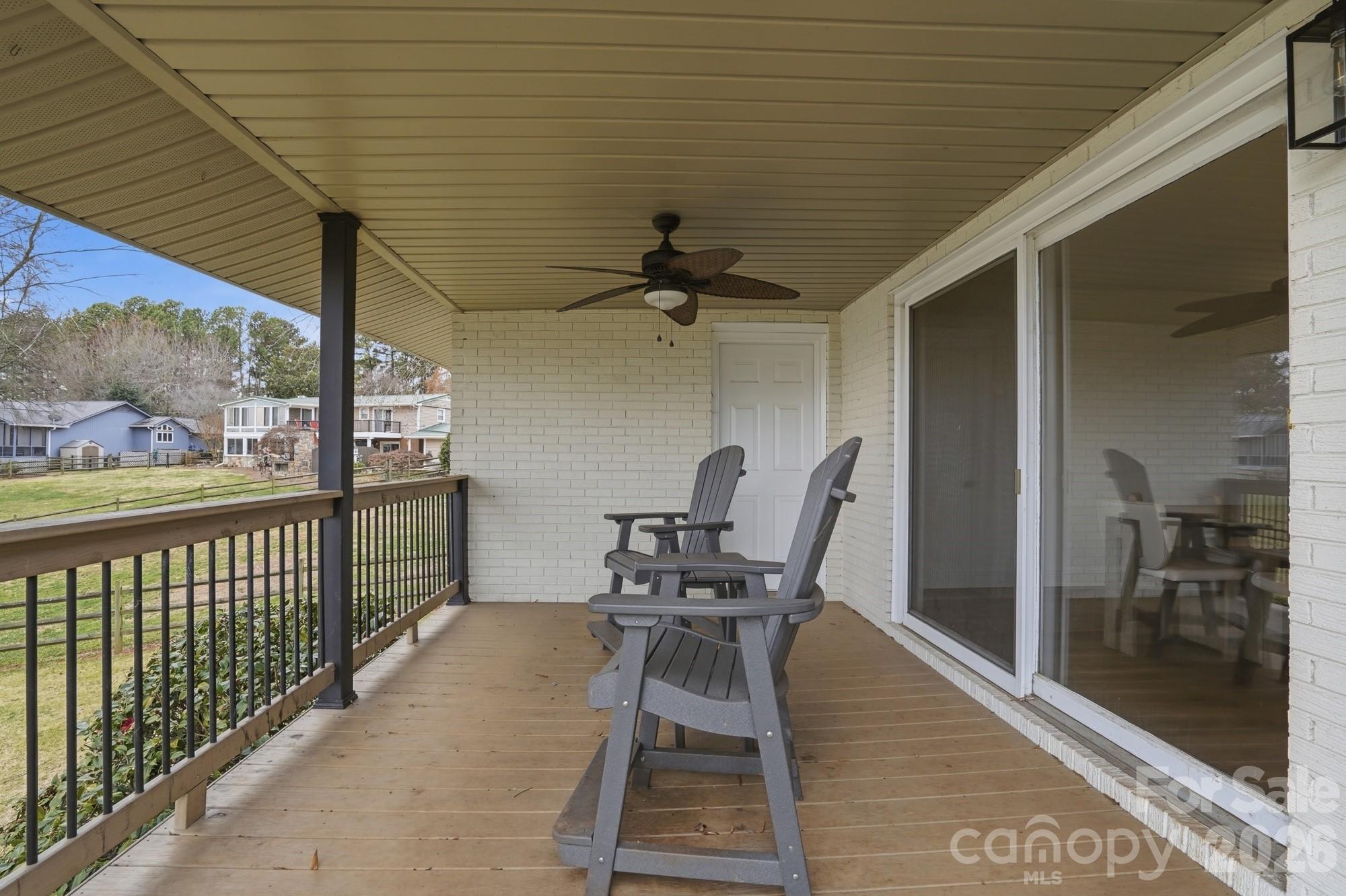 332 Shoreline Loop — Mooresville