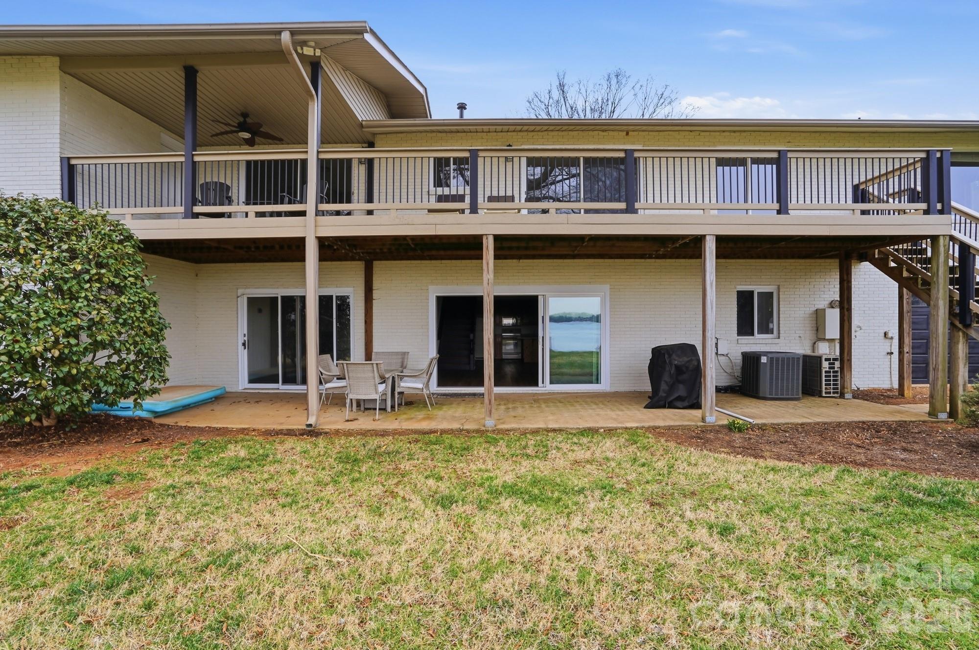 332 Shoreline Loop — Mooresville