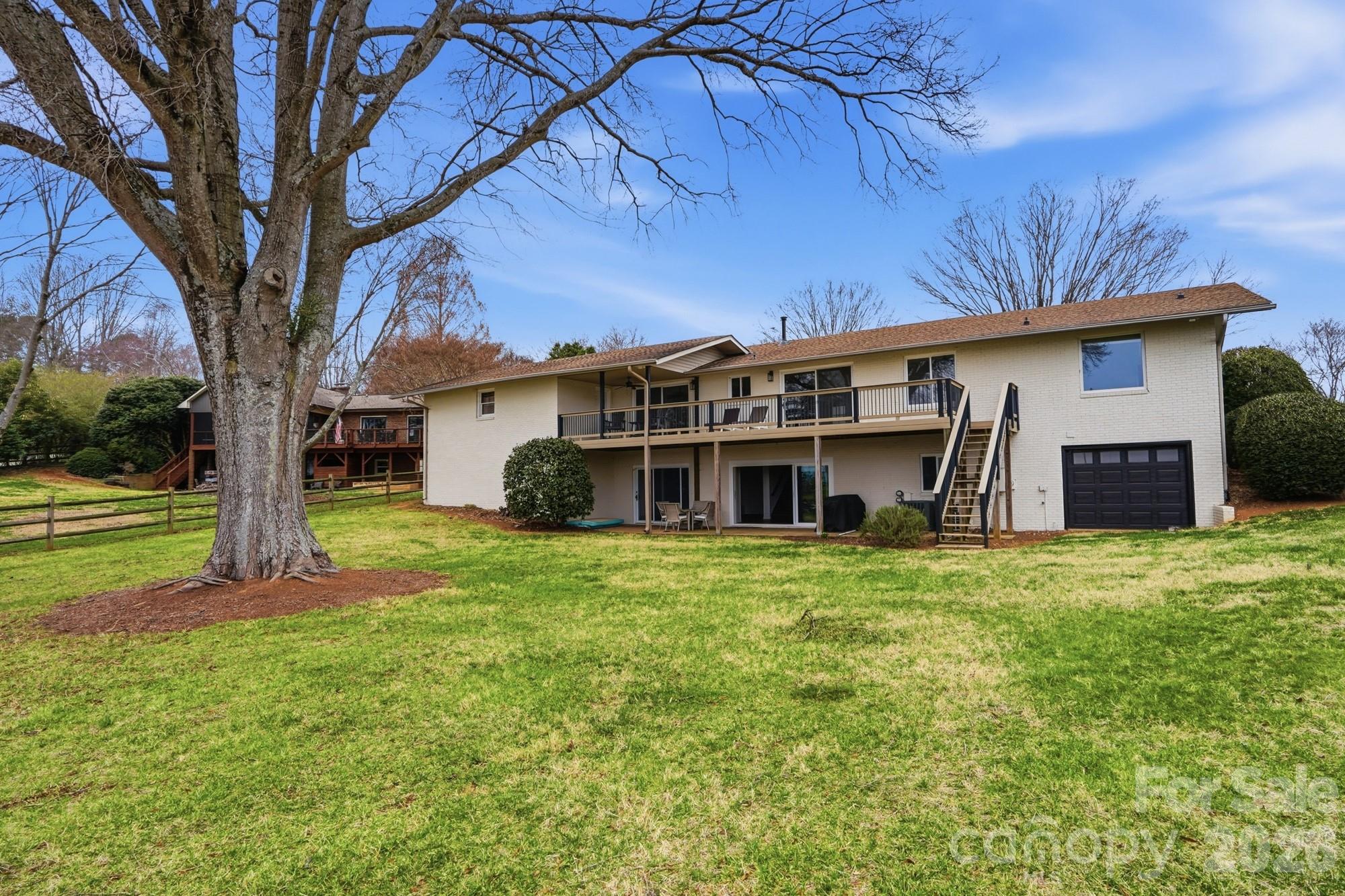 332 Shoreline Loop — Mooresville