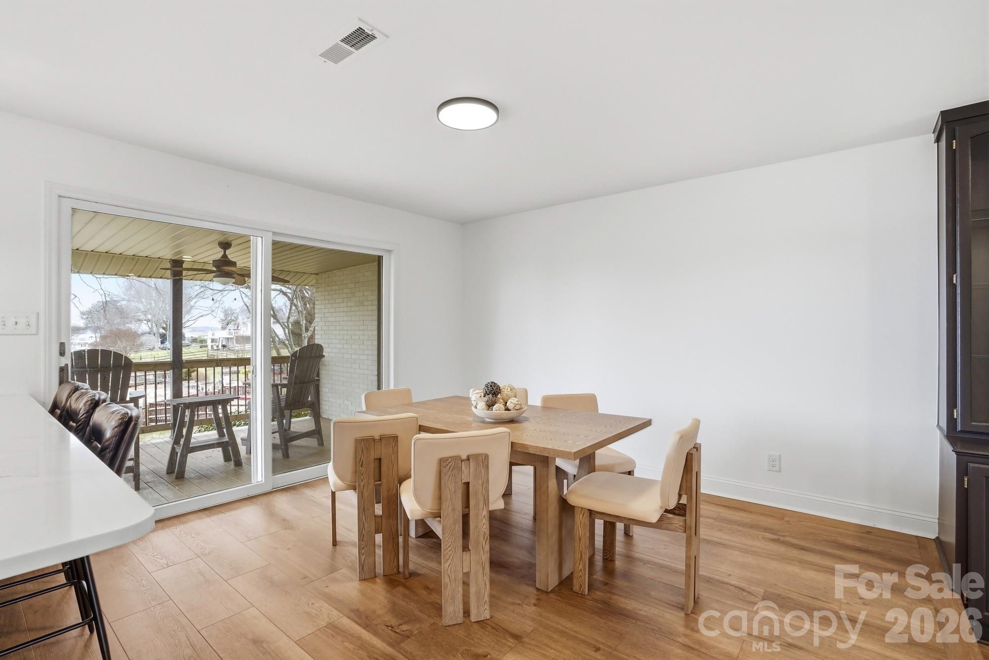332 Shoreline Loop — Mooresville