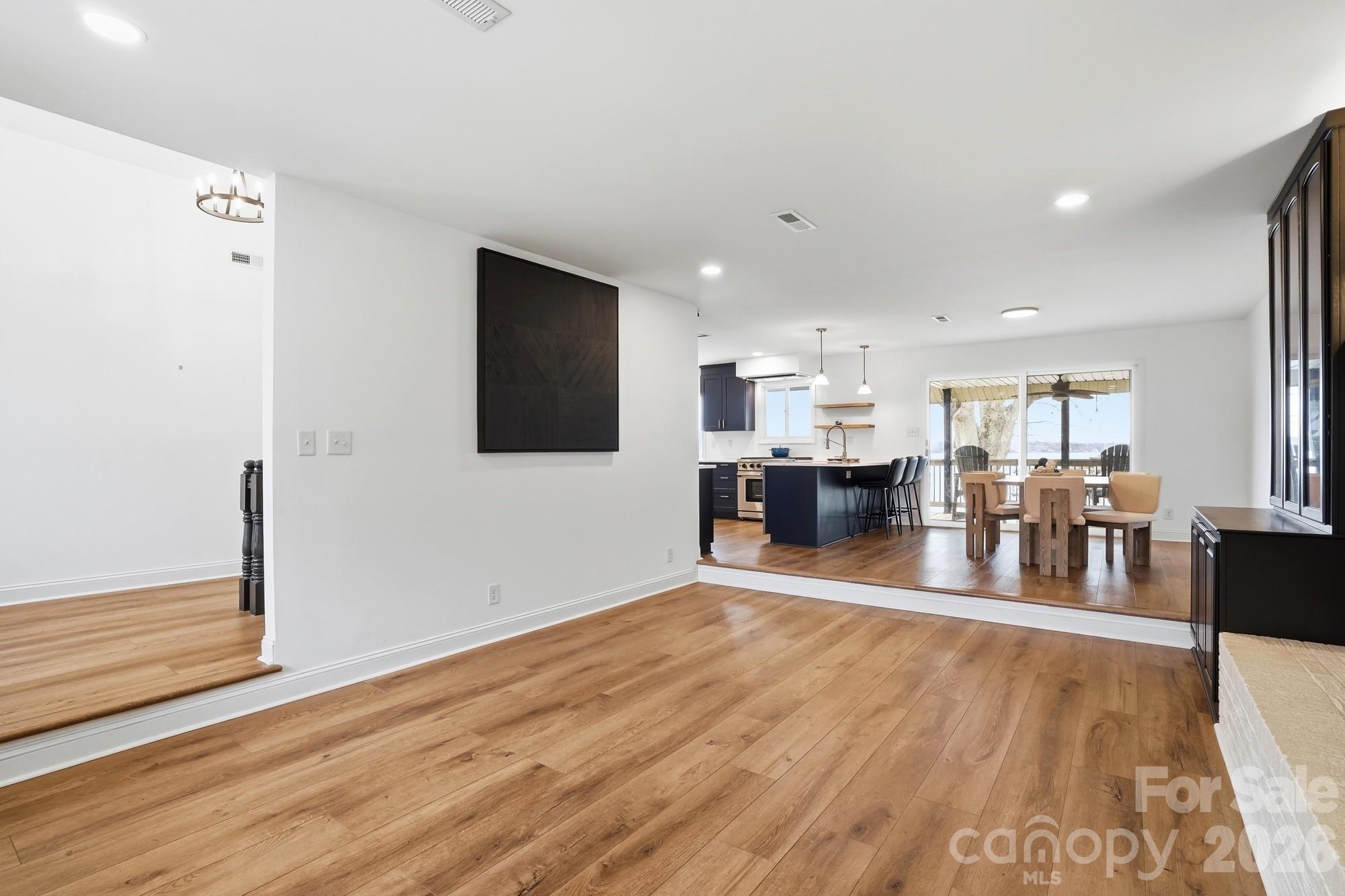 332 Shoreline Loop — Mooresville