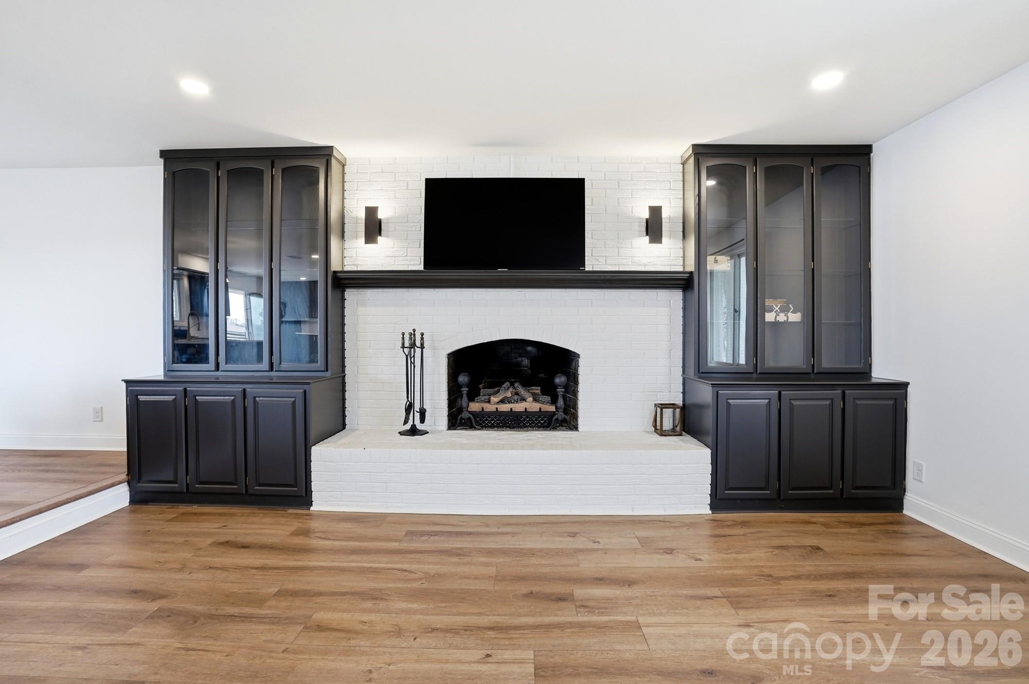 332 Shoreline Loop — Mooresville