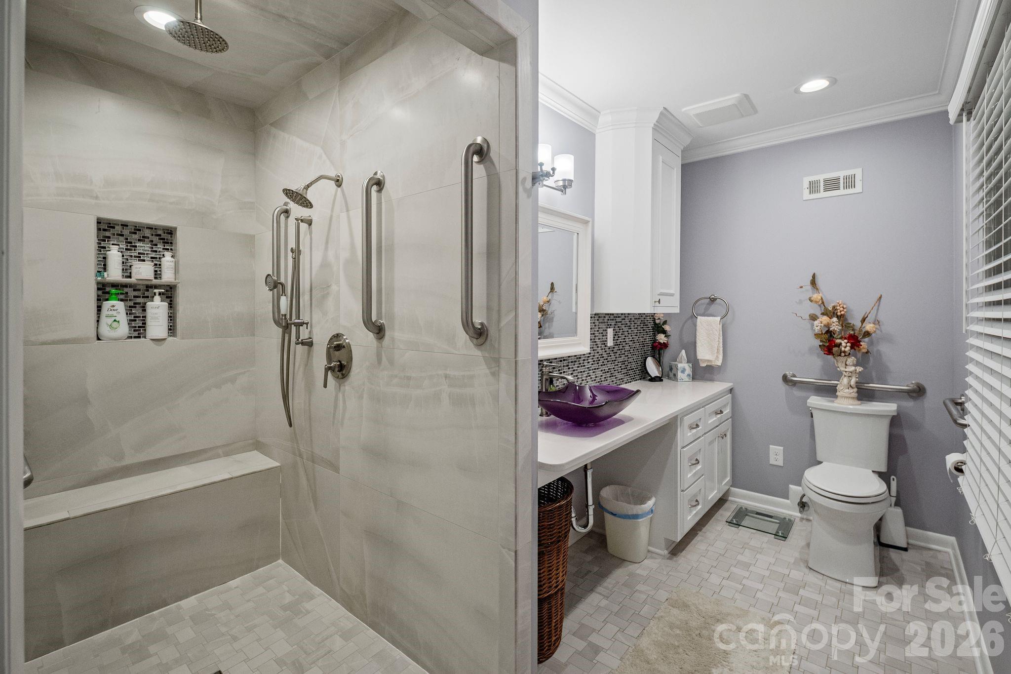 2082 2nd Street Drive NW — Hickory