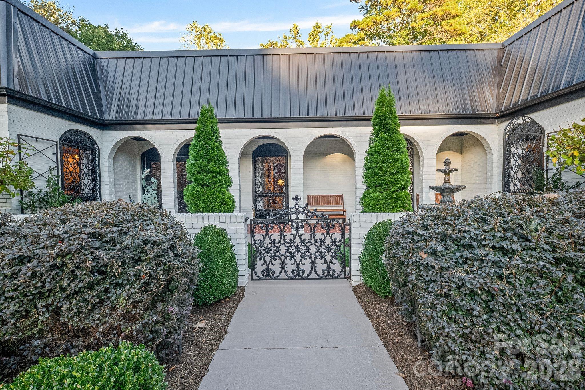 2082 2nd Street Drive NW — Hickory