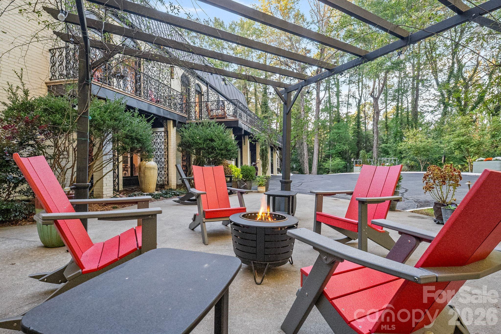 2082 2nd Street Drive NW — Hickory